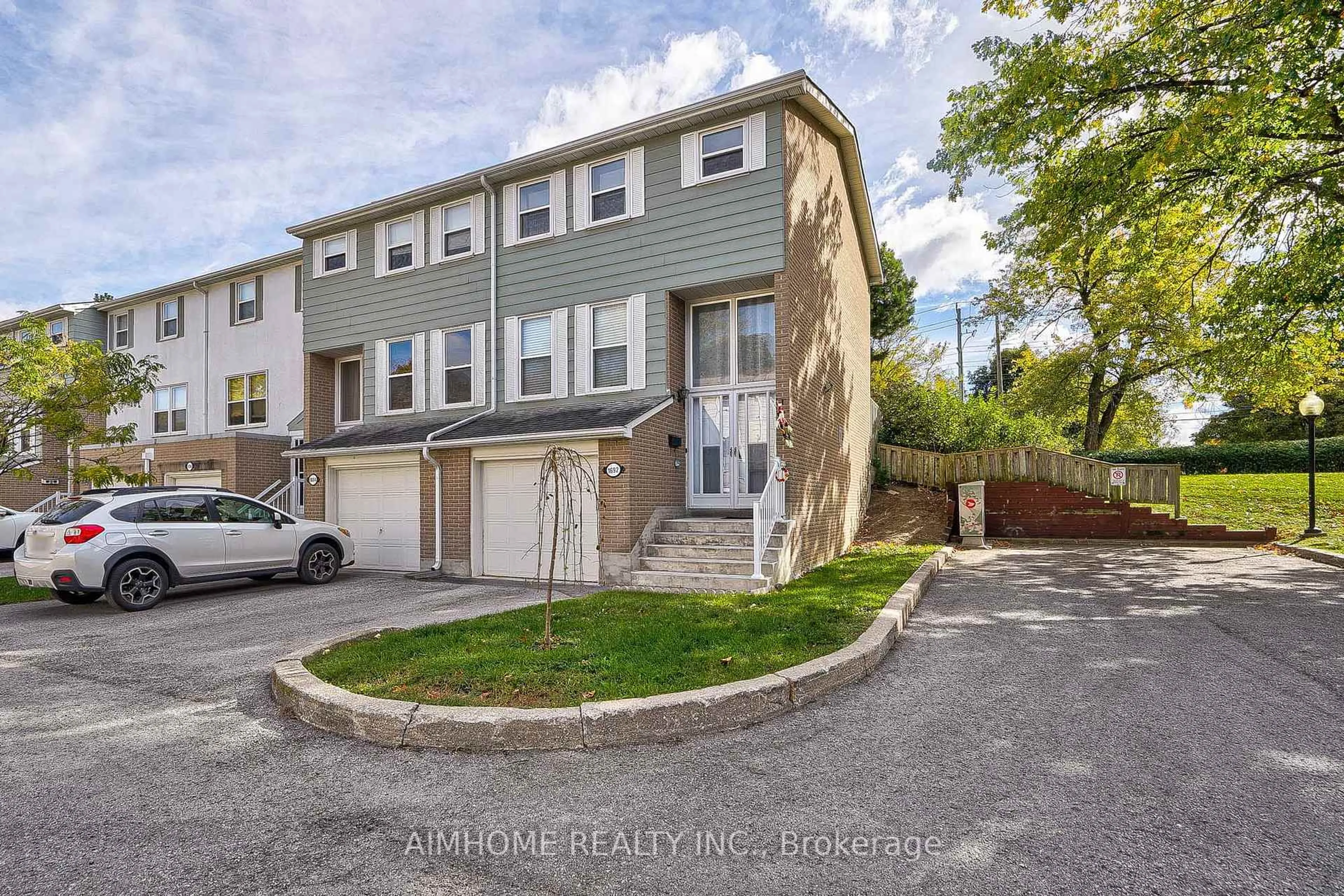 A pic from outside/outdoor area/front of a property/back of a property/a pic from drone, street for 1692 John St, Markham Ontario L3T 1Y9