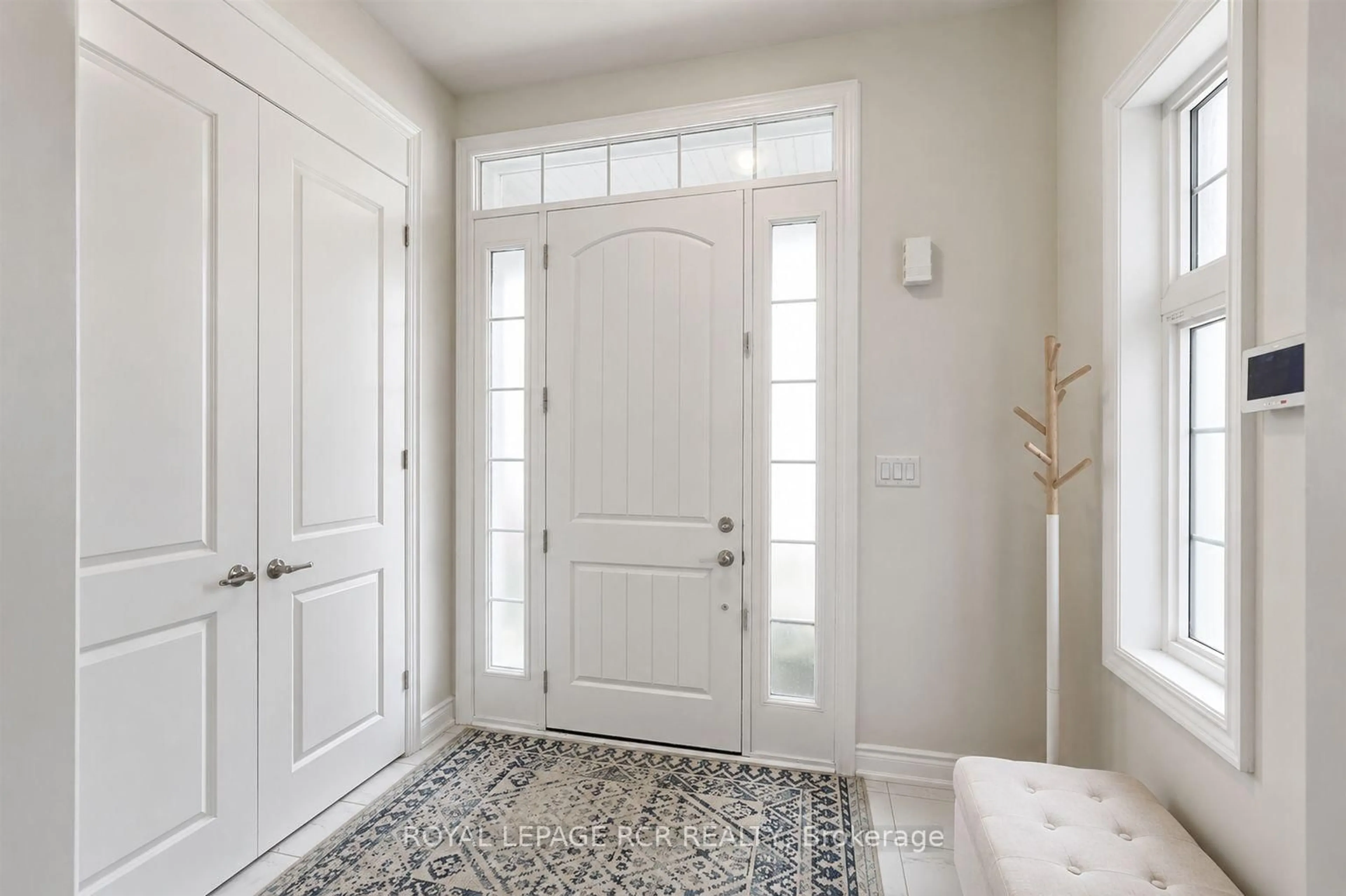 Indoor entryway for 180 Klein Mills Rd, Vaughan Ontario L4H 4W4
