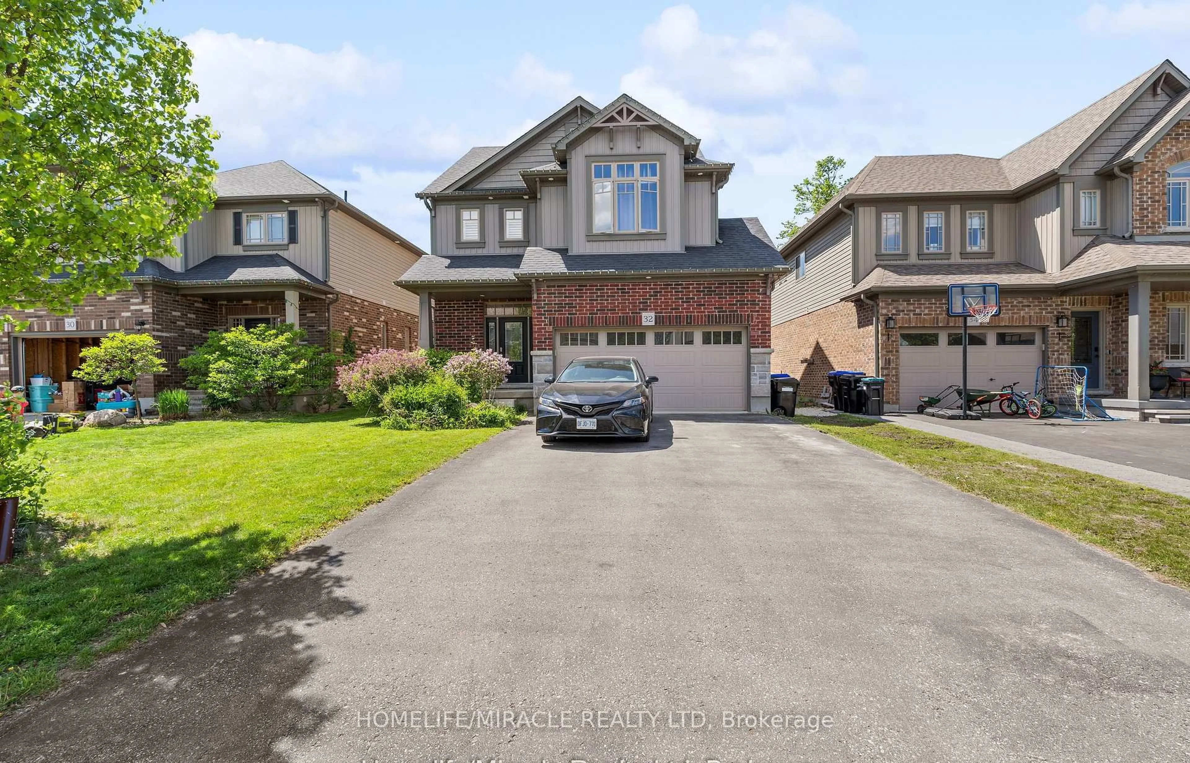 Home with brick exterior material, street for 32 Carleton Tr, New Tecumseth Ontario L0G 1A0