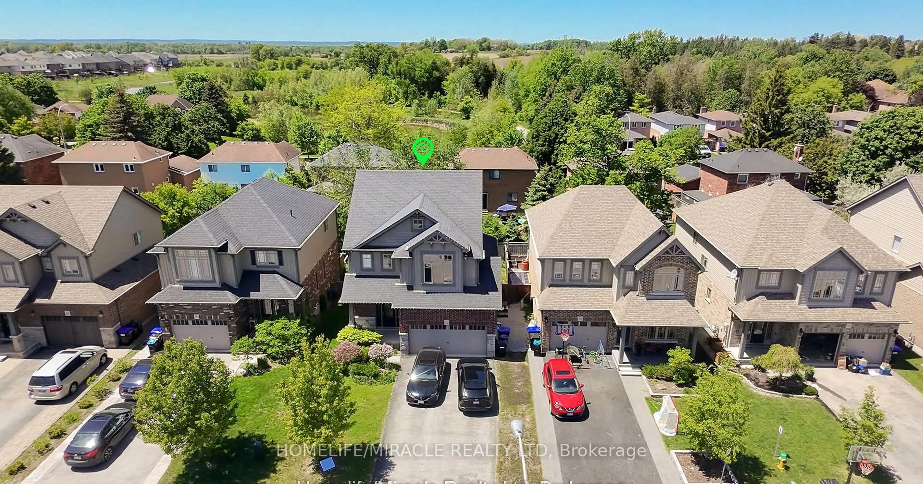 A pic from outside/outdoor area/front of a property/back of a property/a pic from drone, street for 32 Carleton Tr, New Tecumseth Ontario L0G 1A0