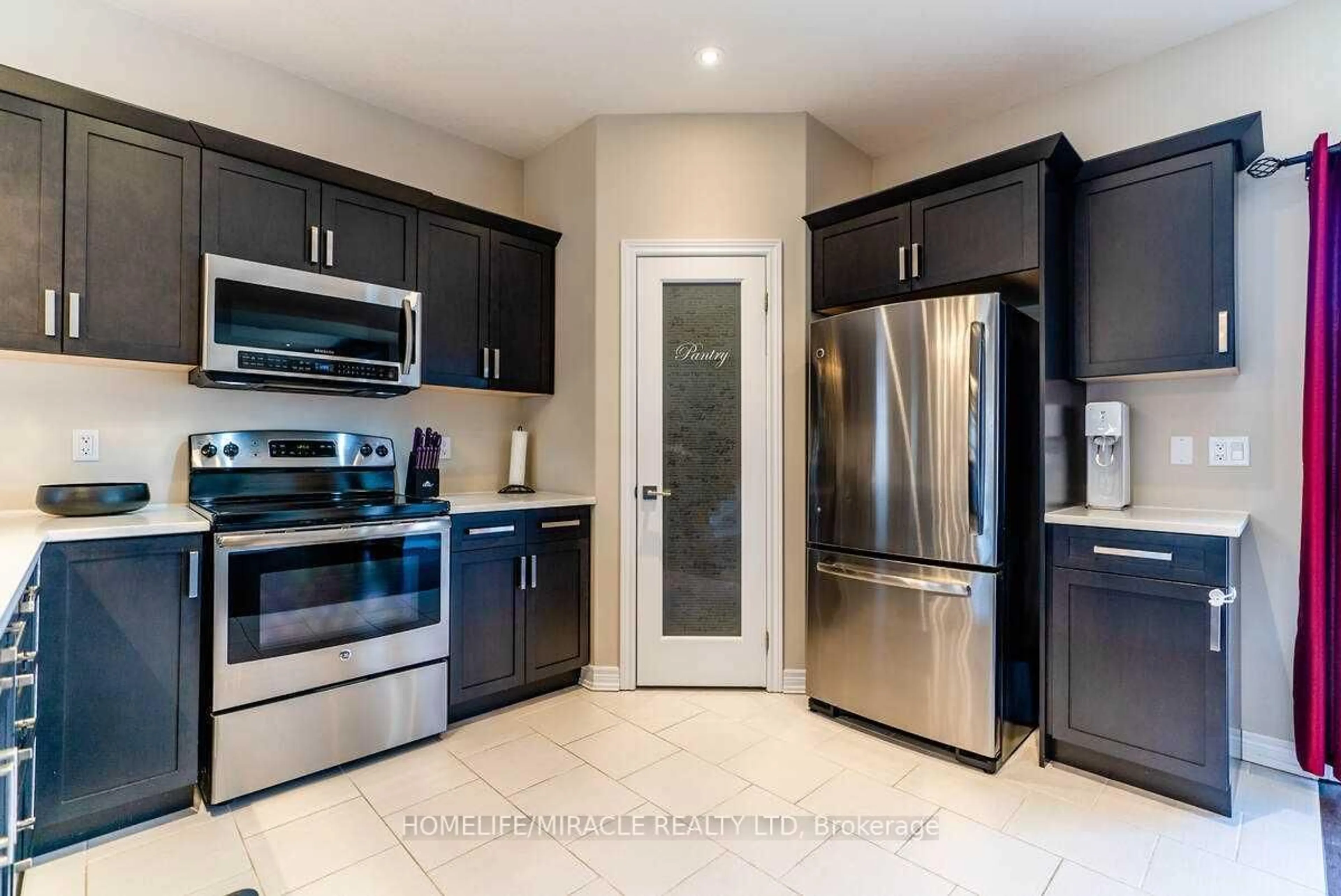 Contemporary kitchen, ceramic/tile floor for 32 Carleton Tr, New Tecumseth Ontario L0G 1A0