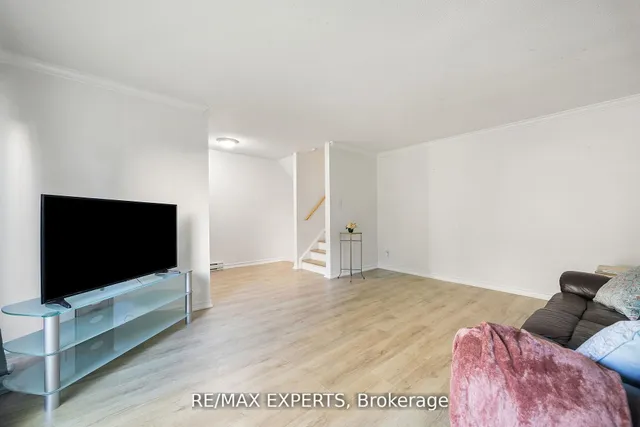242 Milestone Cres, Aurora 4