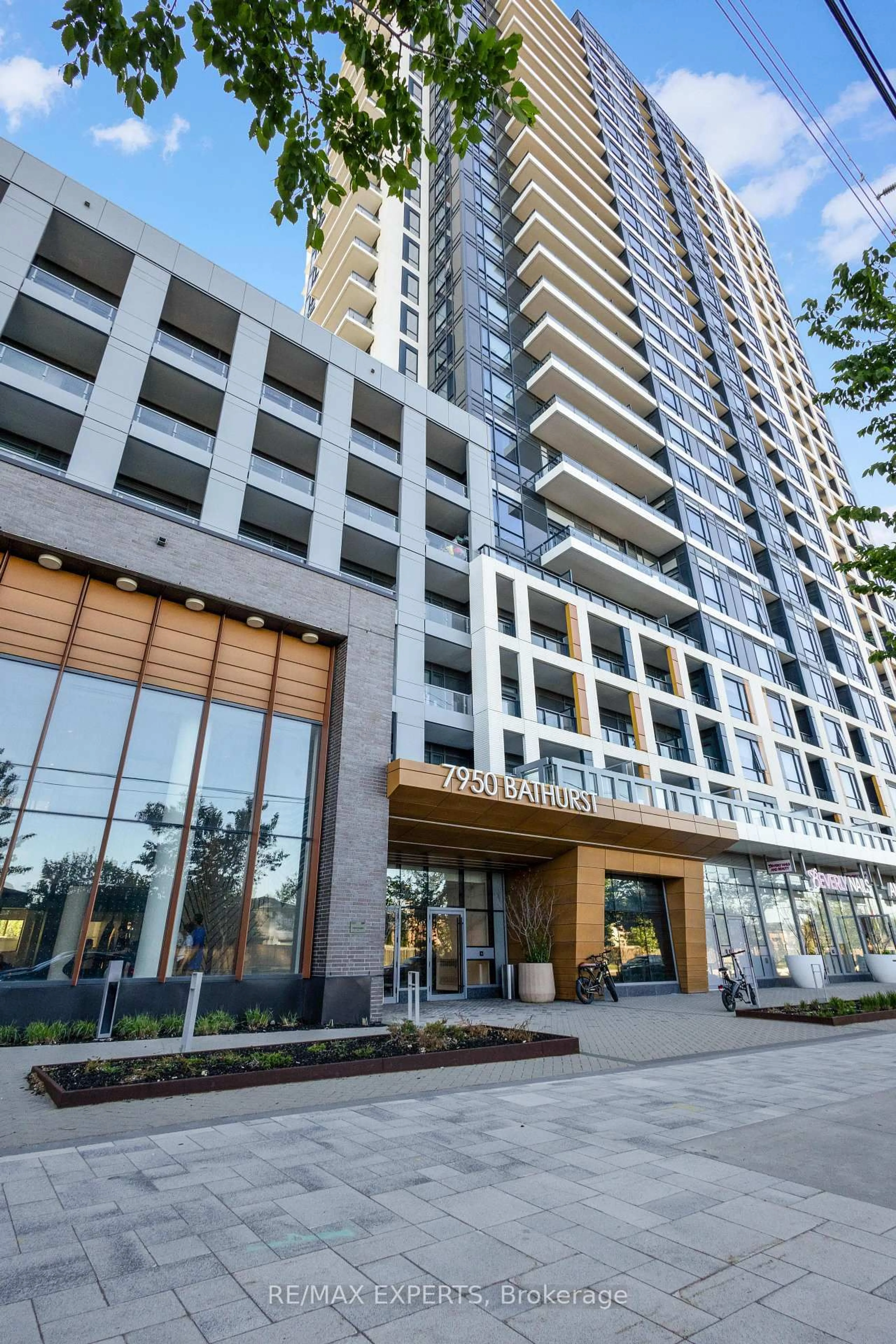 Indoor foyer for 7950 Bathurst St #1501, Vaughan Ontario L4J 0L4