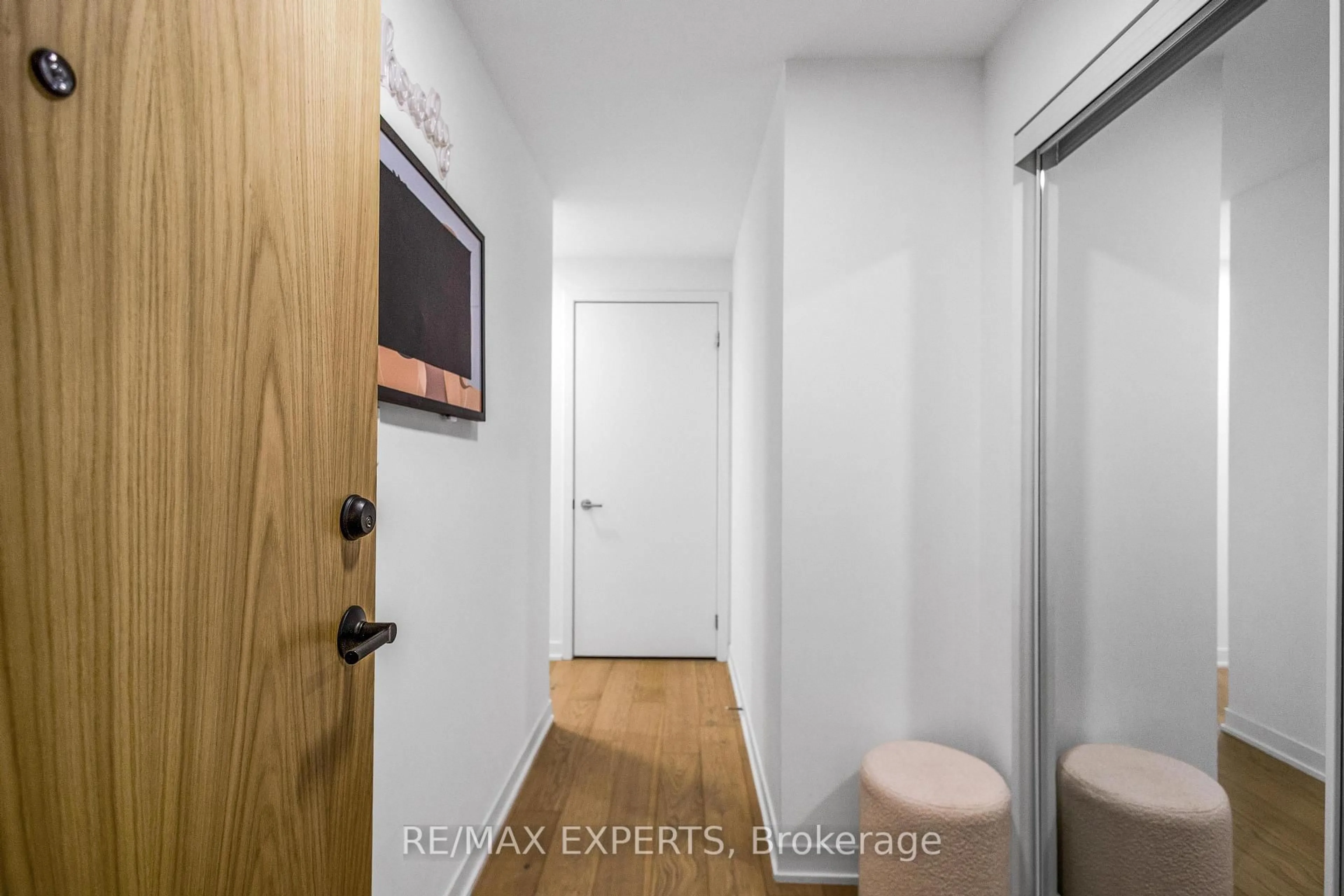 Indoor entryway for 7950 Bathurst St #1501, Vaughan Ontario L4J 0L4