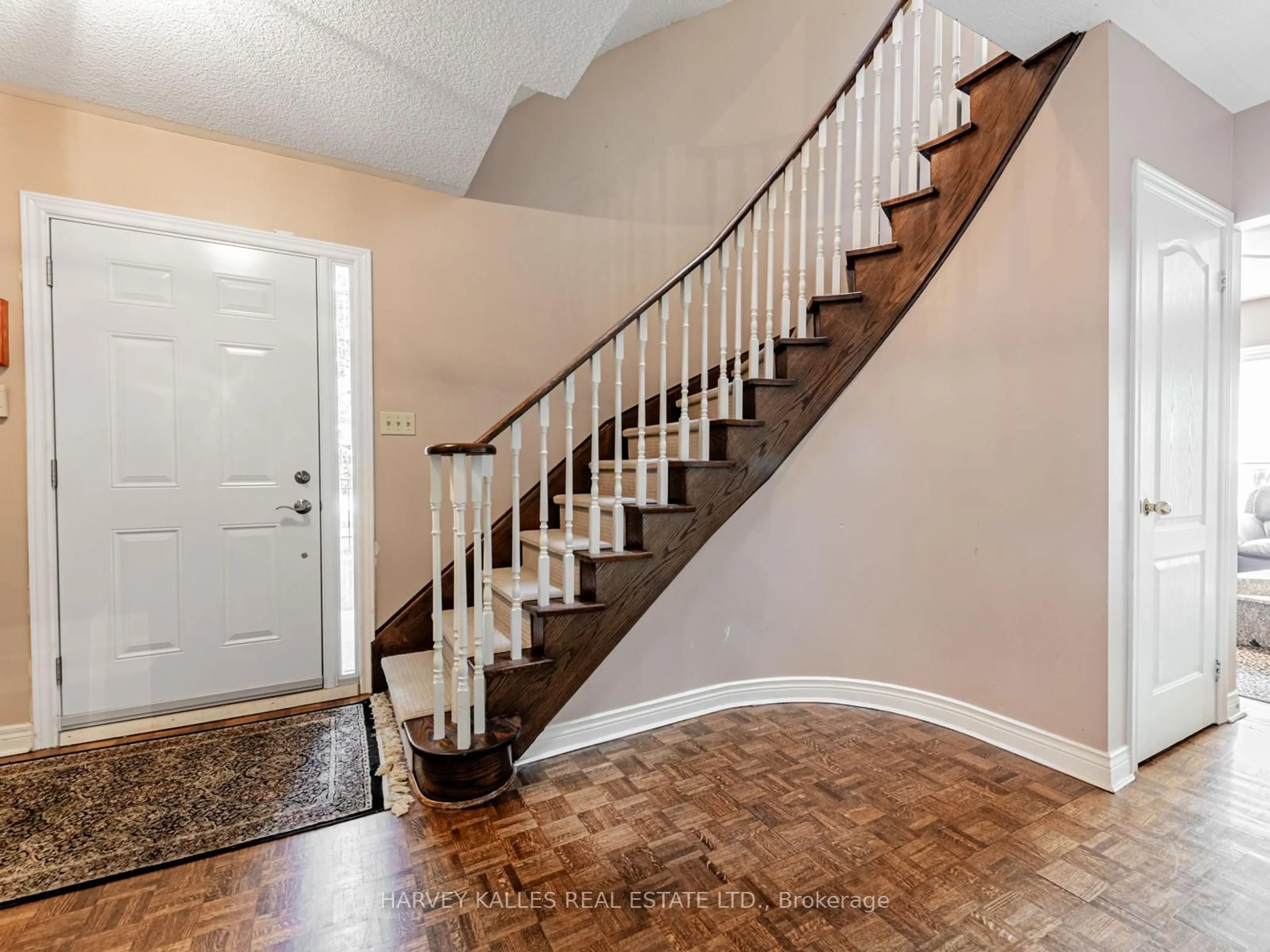 Indoor entryway for 1 Edenbridge Dr, Vaughan Ontario L4J 8C3