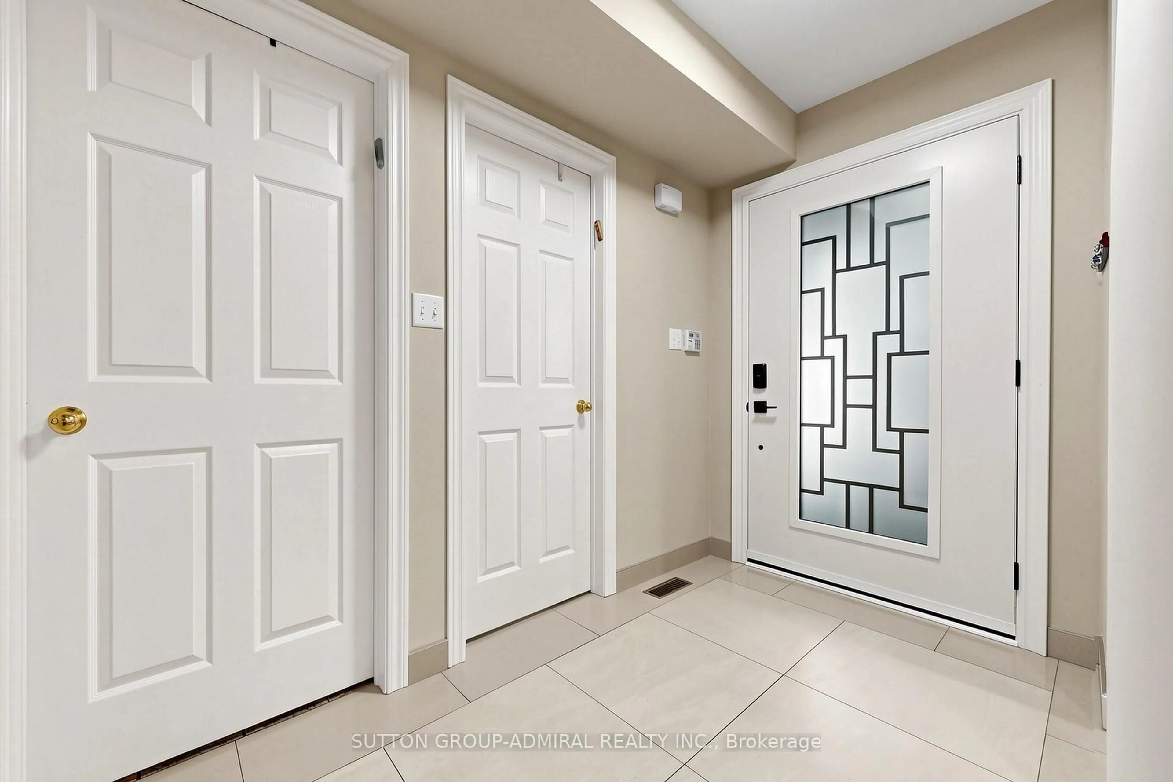 Indoor entryway for 63 Katerina Ave, Vaughan Ontario L4J 8H5