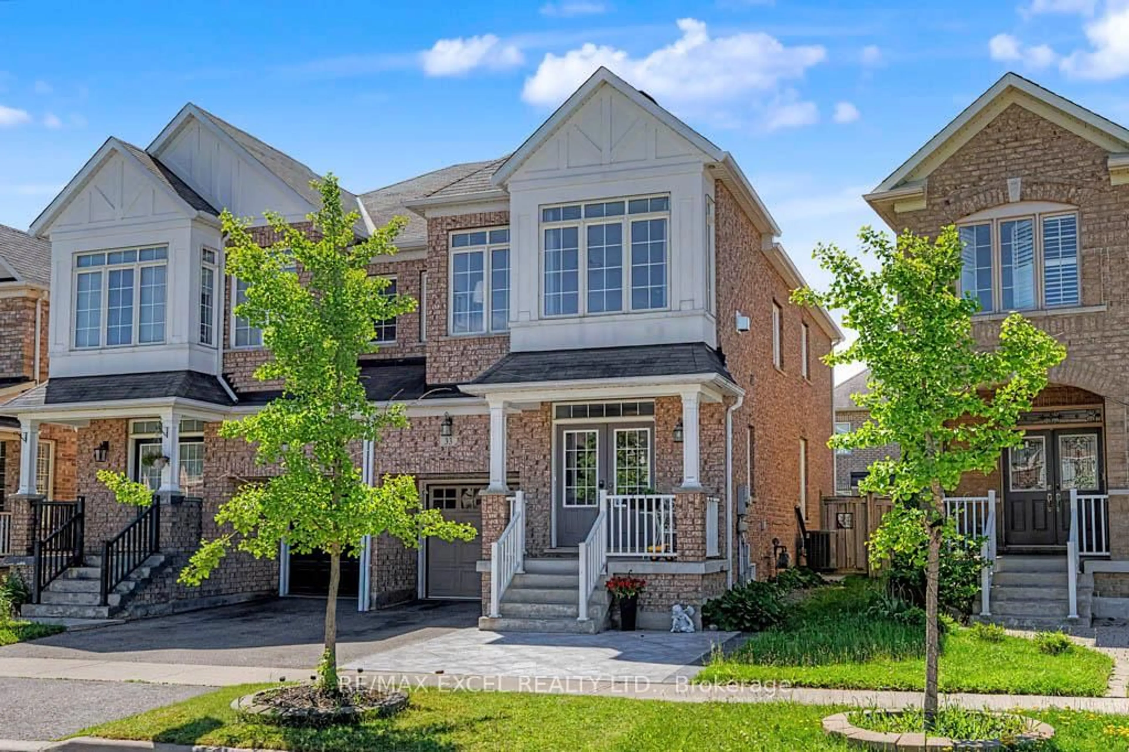 Home with brick exterior material, street for 33 Brown Lane, Whitchurch-Stouffville Ontario L4A 0V1