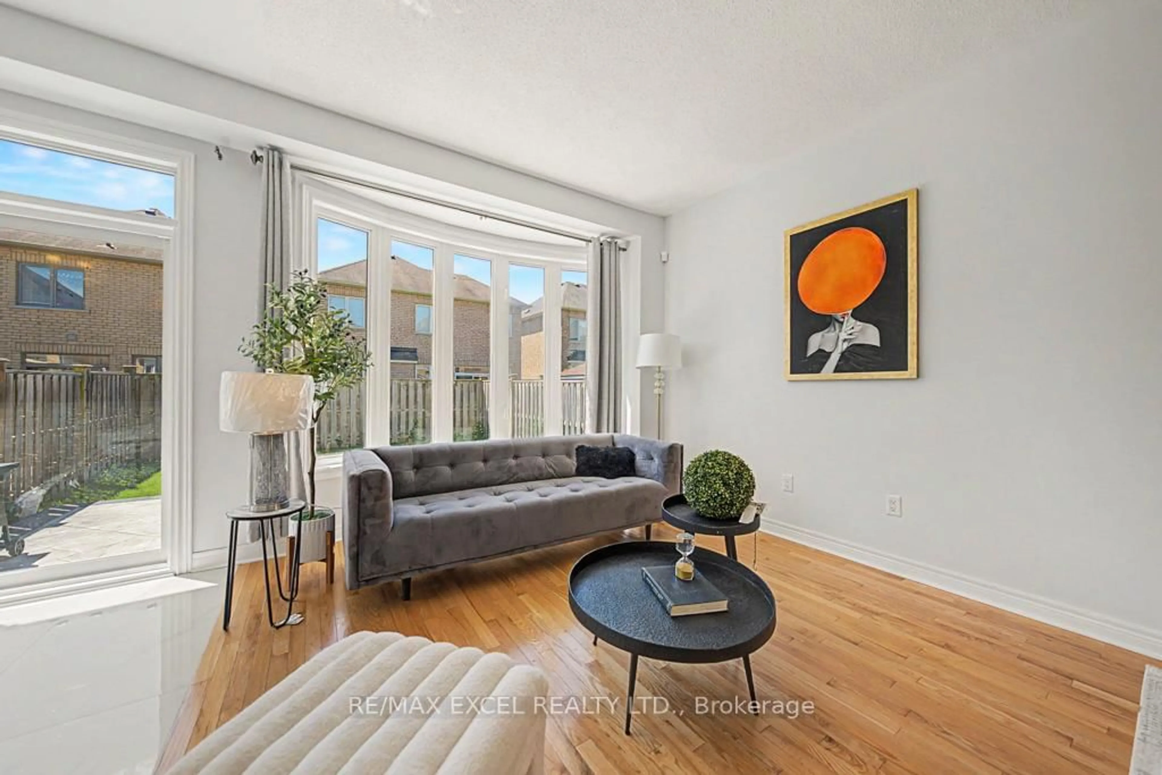 Living room with furniture, unknown for 33 Brown Lane, Whitchurch-Stouffville Ontario L4A 0V1