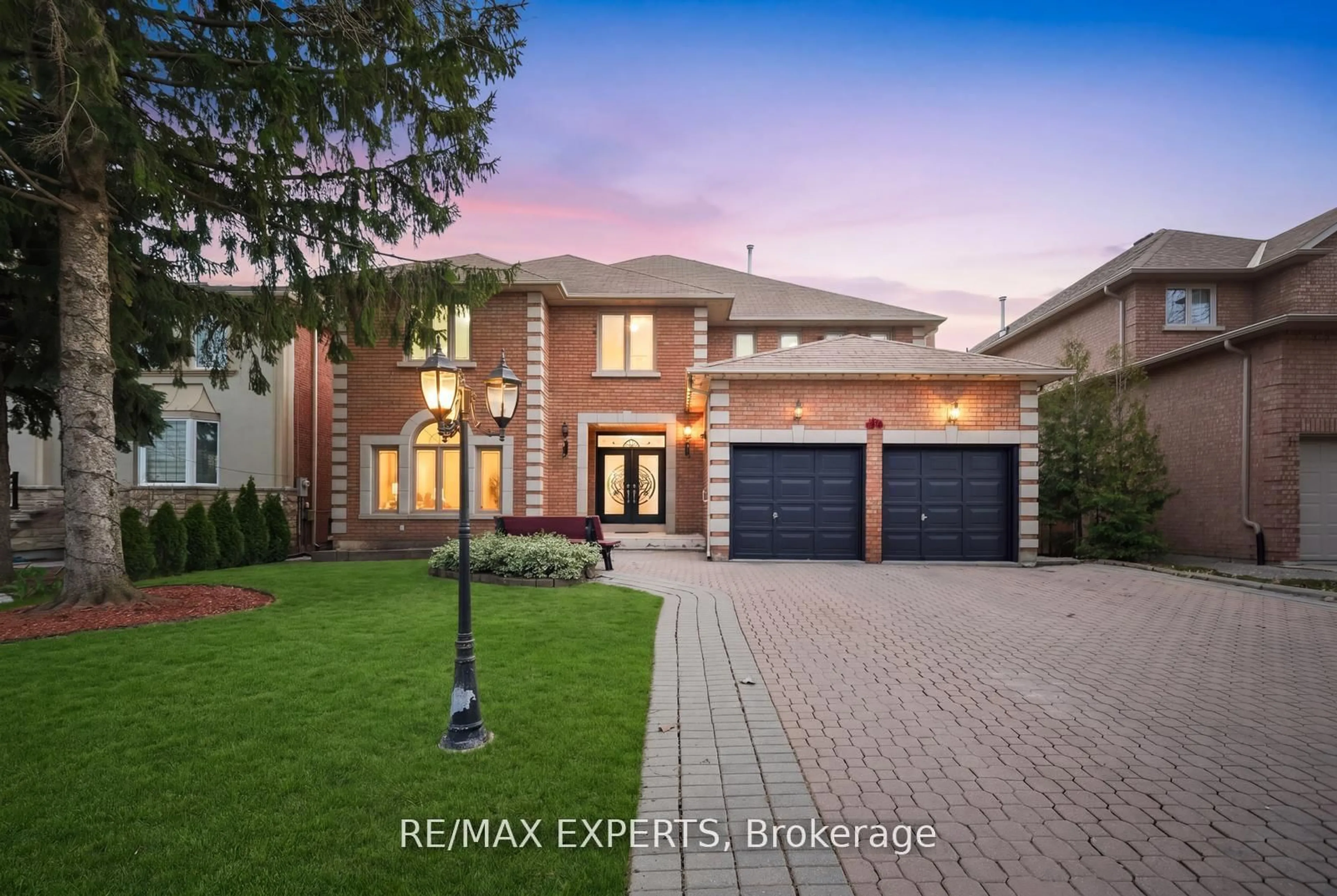Home with brick exterior material, street for 11 Horizon Crt, Richmond Hill Ontario L4B 3G1