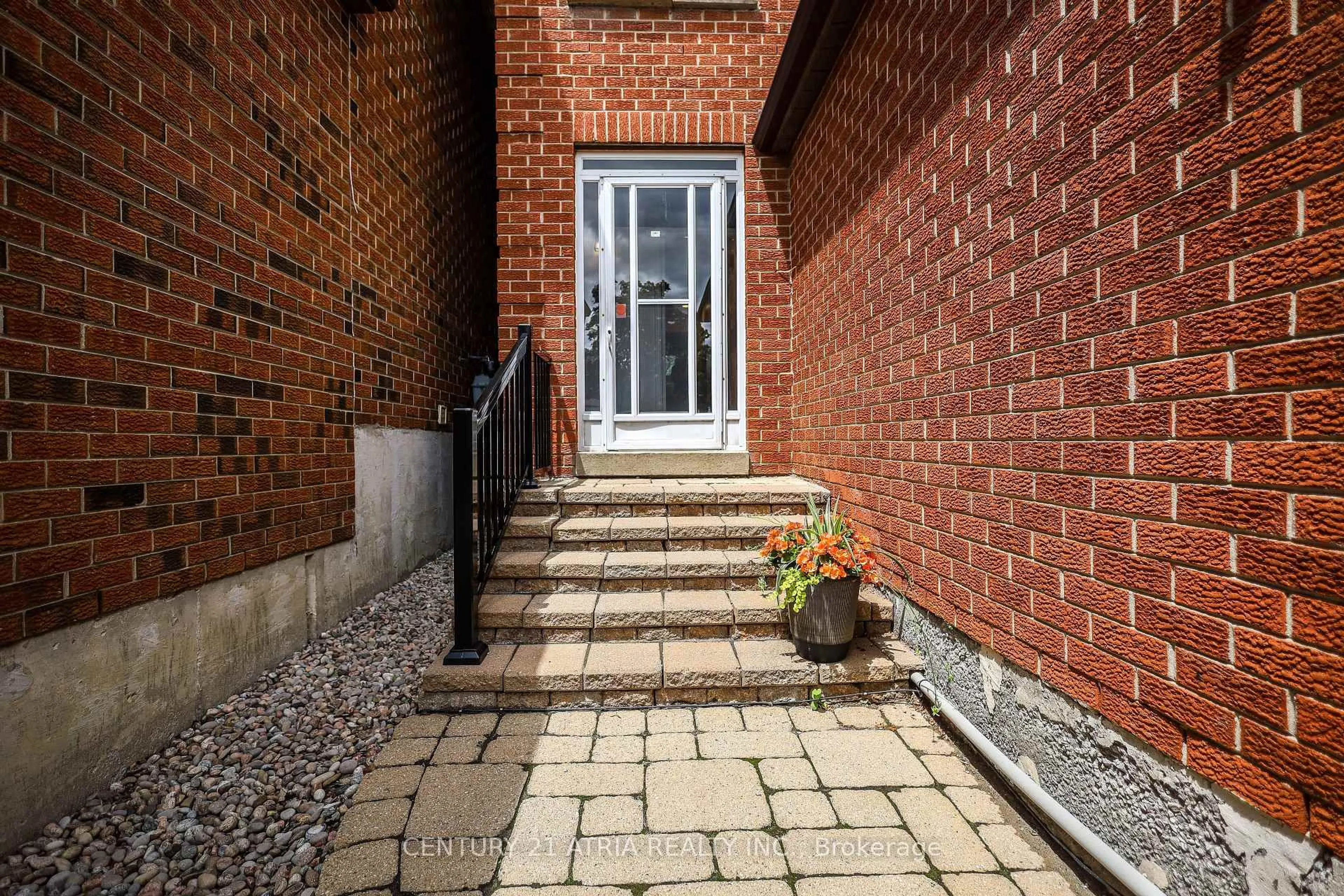 Unknown for 92 Rejane Cres, Vaughan Ontario L4J 5A4
