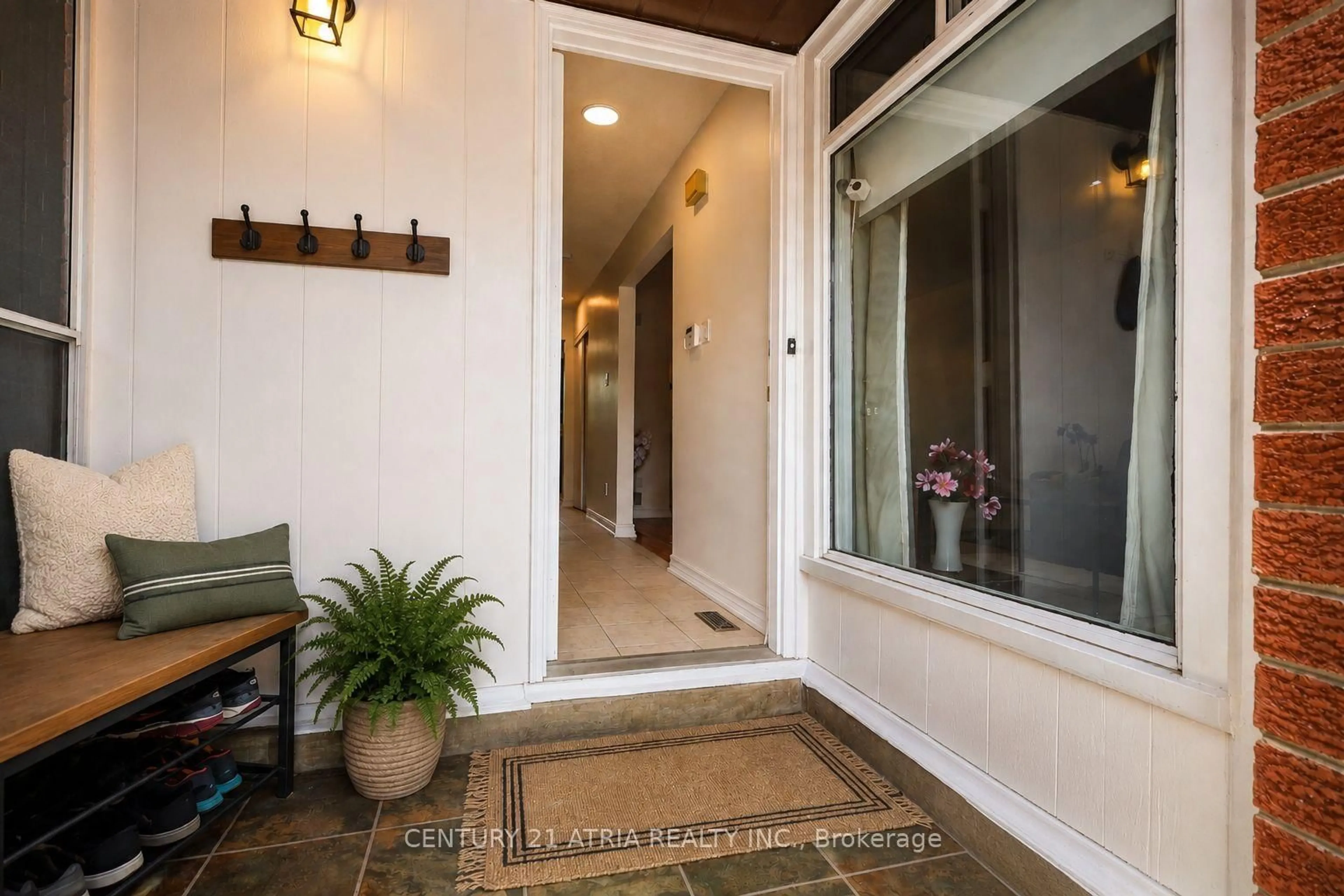 Indoor entryway for 92 Rejane Cres, Vaughan Ontario L4J 5A4