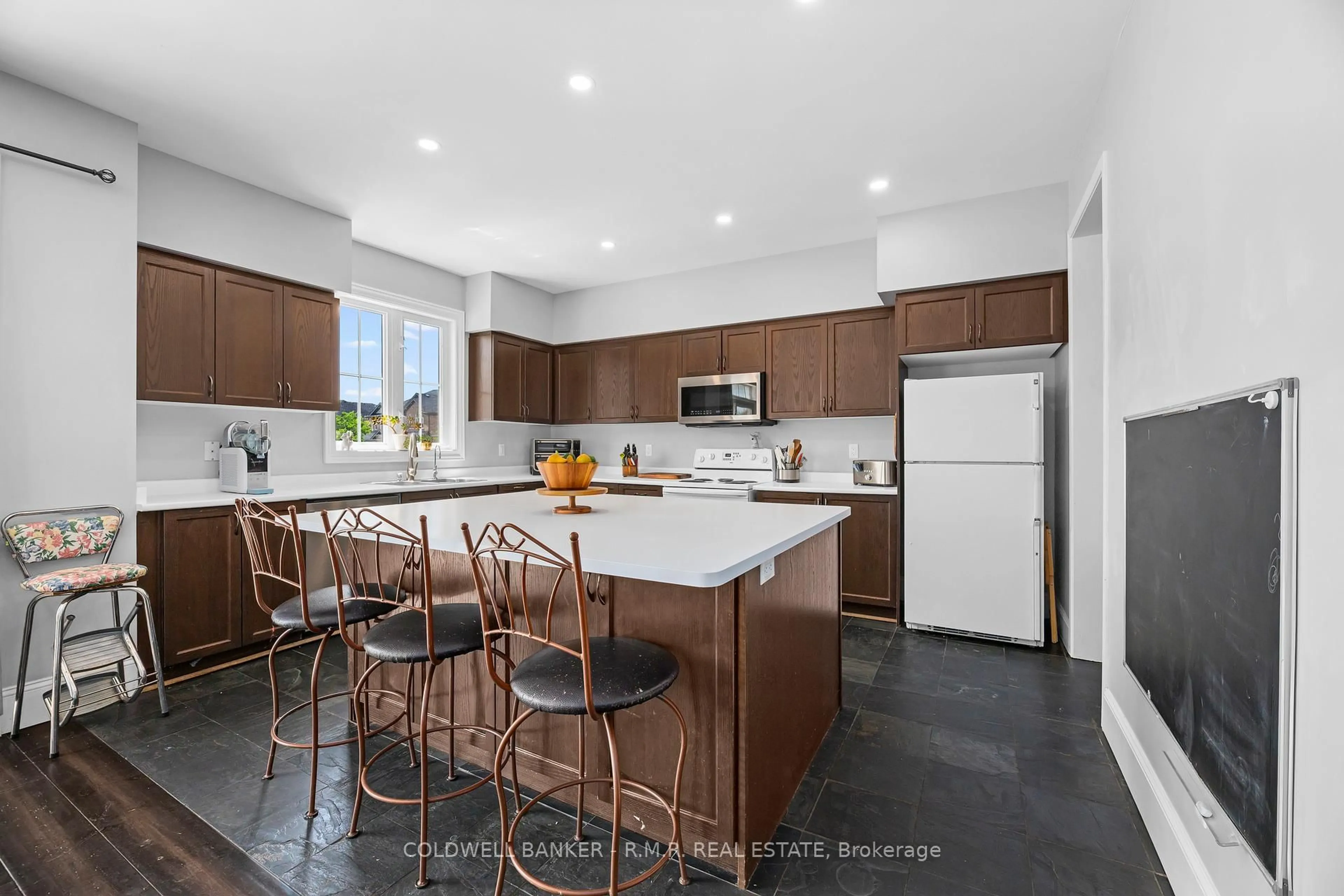 Open concept kitchen, ceramic/tile floor for 3 Don Hadden Cres, Brock Ontario L0C 1H0