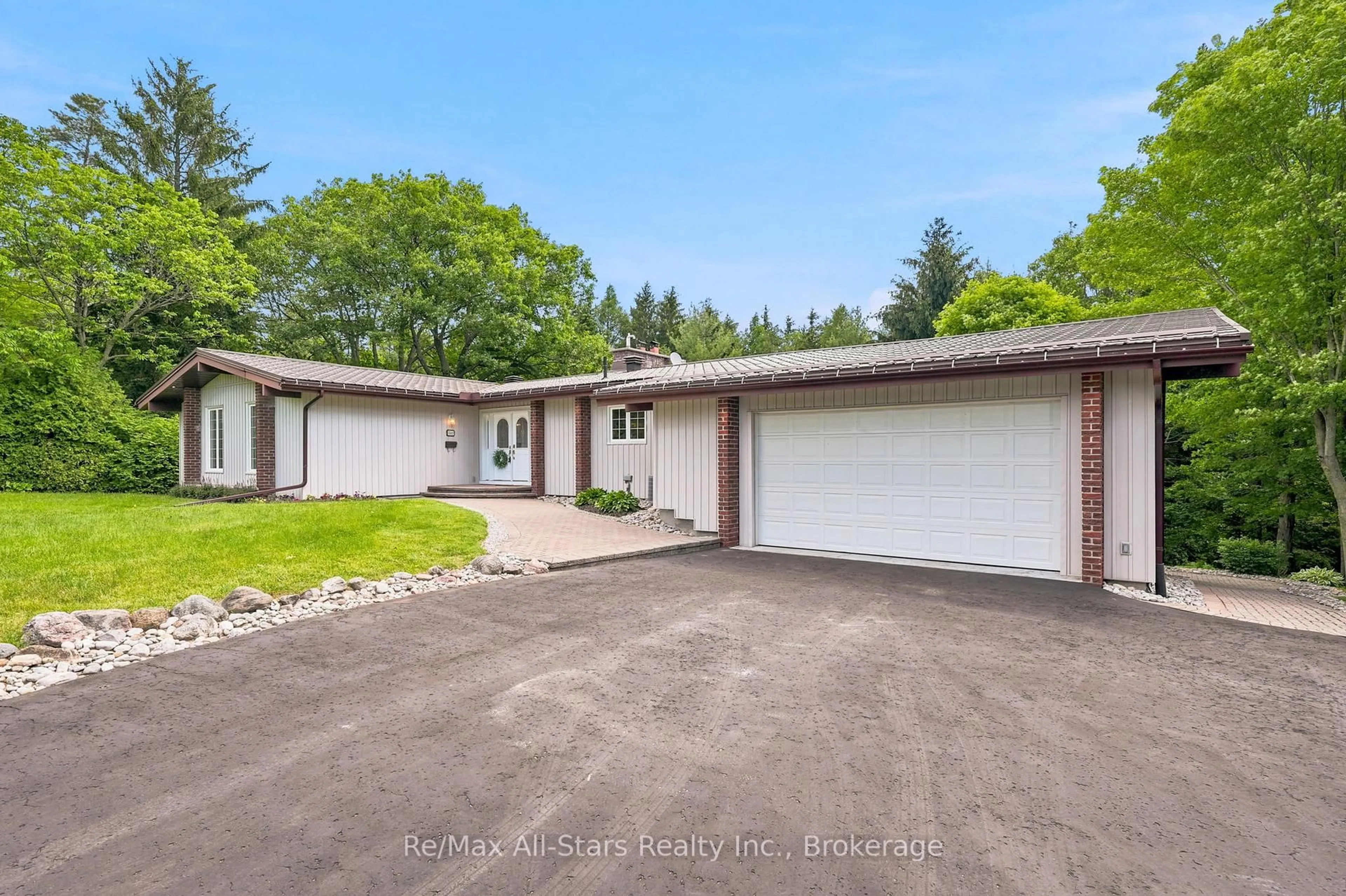 A pic from outside/outdoor area/front of a property/back of a property/a pic from drone, street for 5149 8 Concession, Uxbridge Ontario L9P 0L1