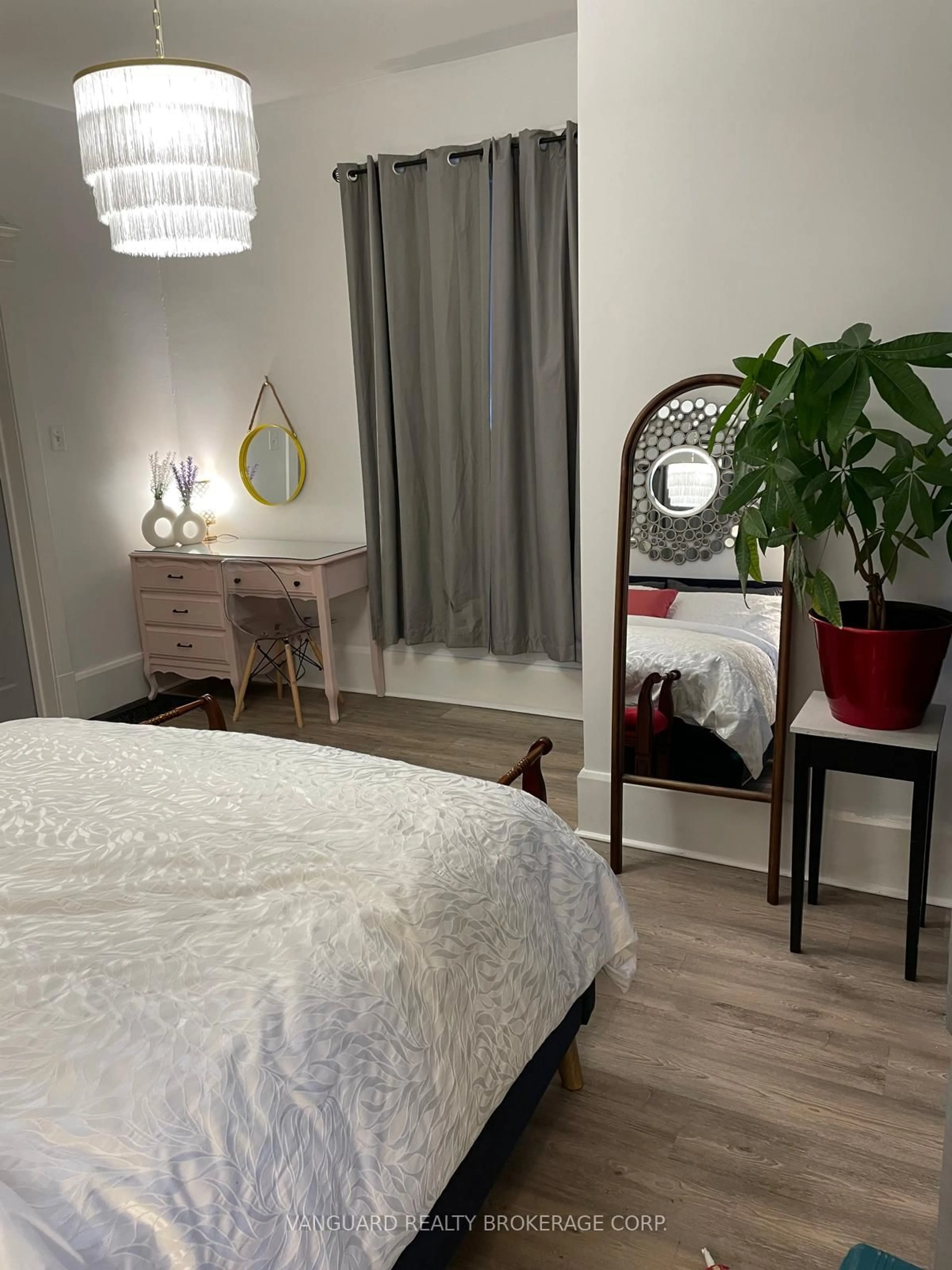 A pic of a room for 71 John St, Bradford West Gwillimbury Ontario L3Z 1G3