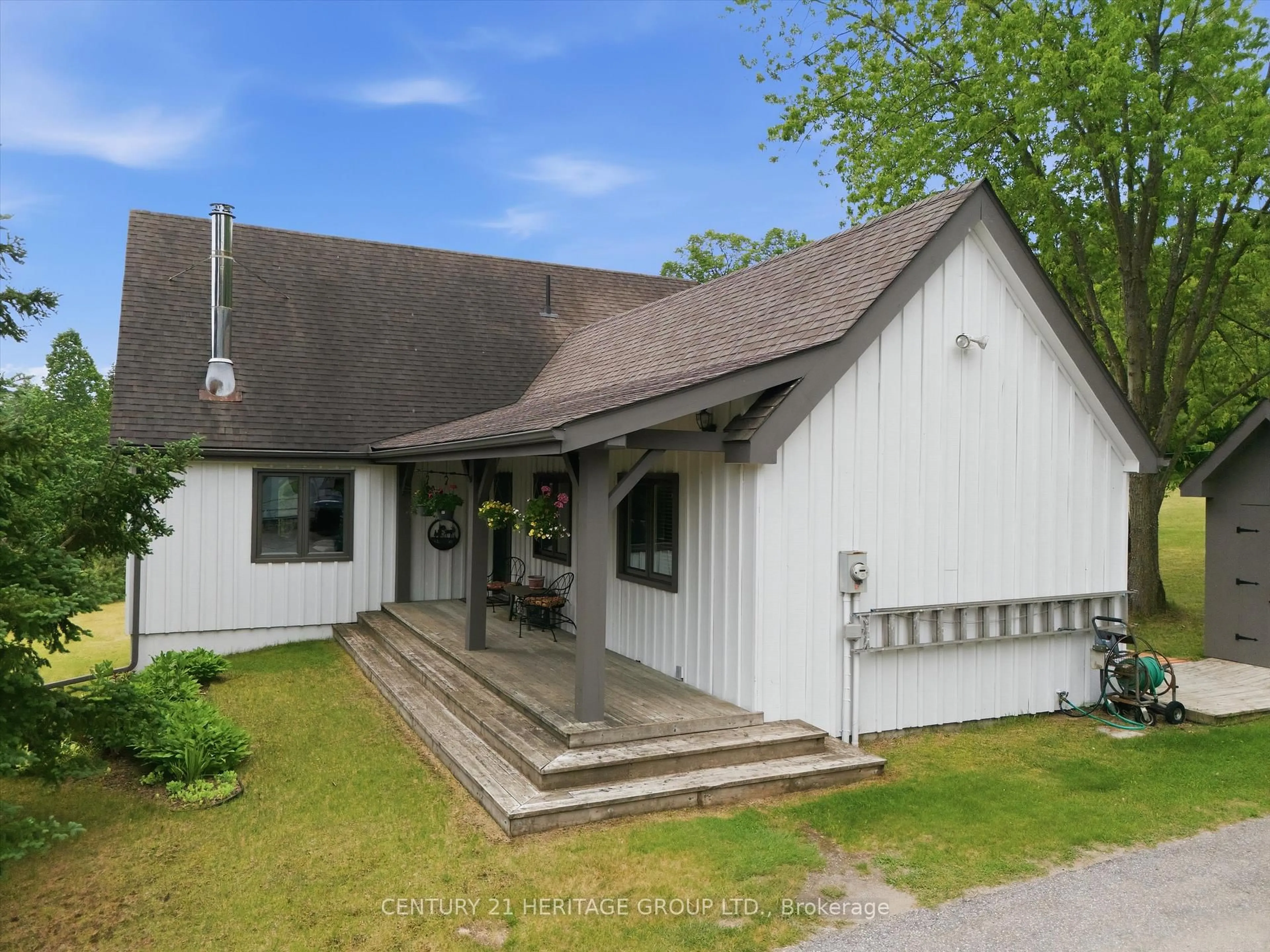 A pic from outside/outdoor area/front of a property/back of a property/a pic from drone, street for 20822 ON-48 Highway, East Gwillimbury Ontario L0G 1M0