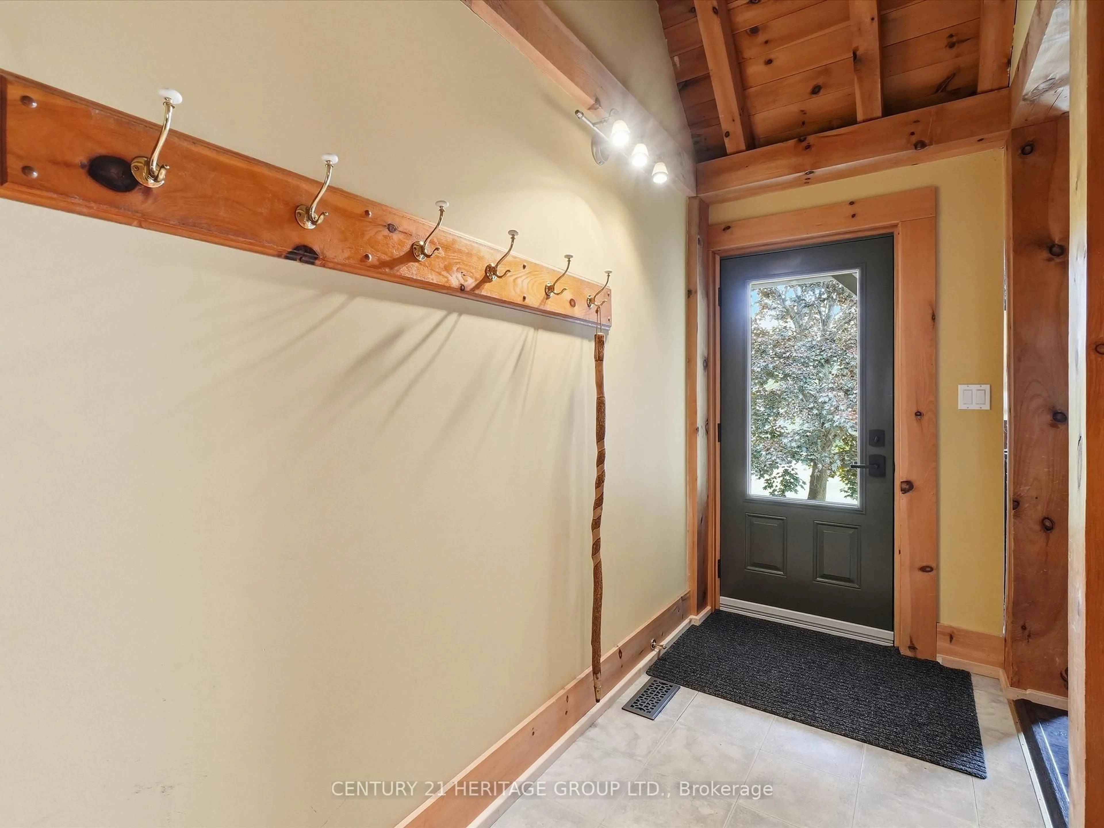 Indoor entryway for 20822 ON-48 Highway, East Gwillimbury Ontario L0G 1M0