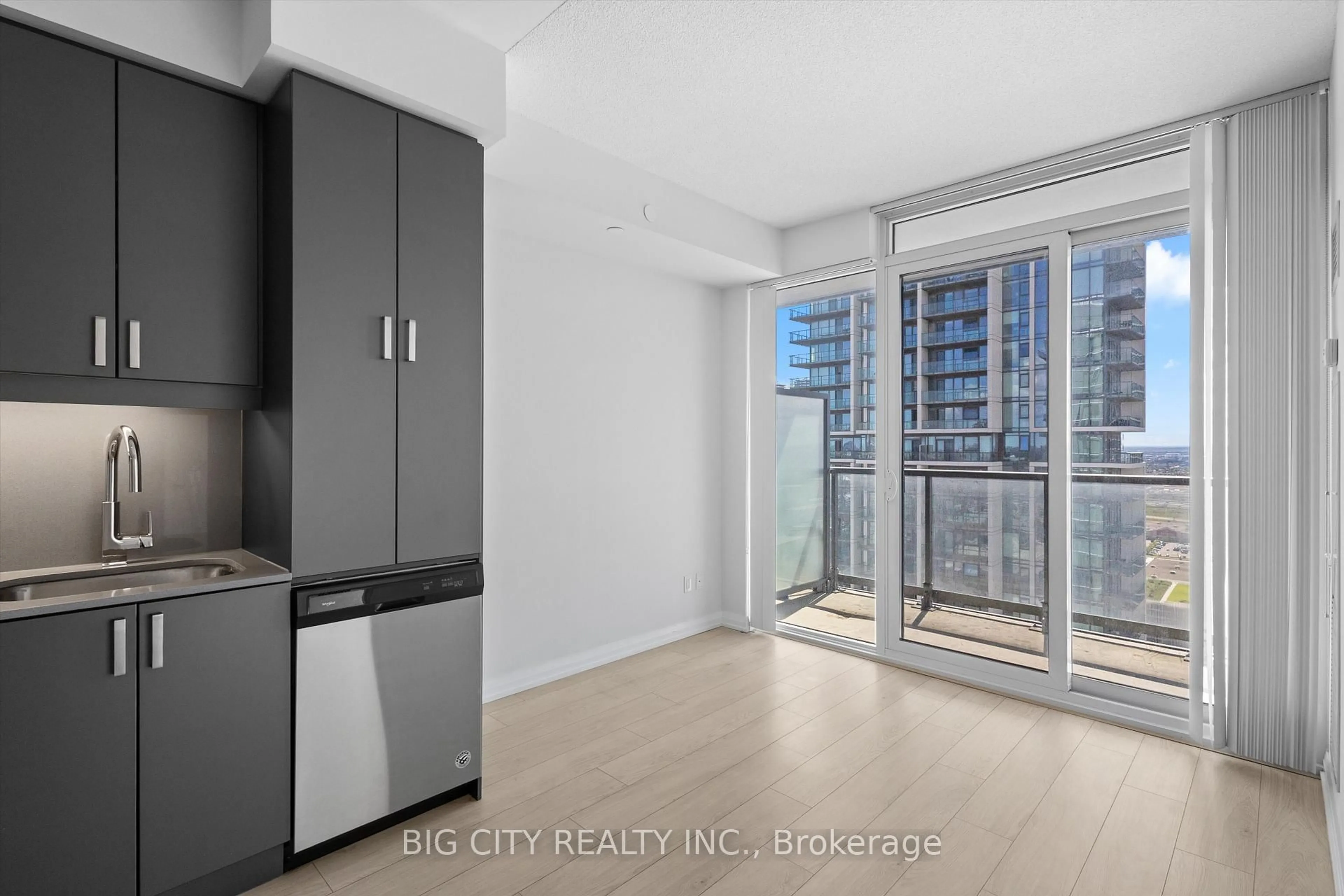 Unknown for 7895 Jane St #3211, Vaughan Ontario L4K 2M7