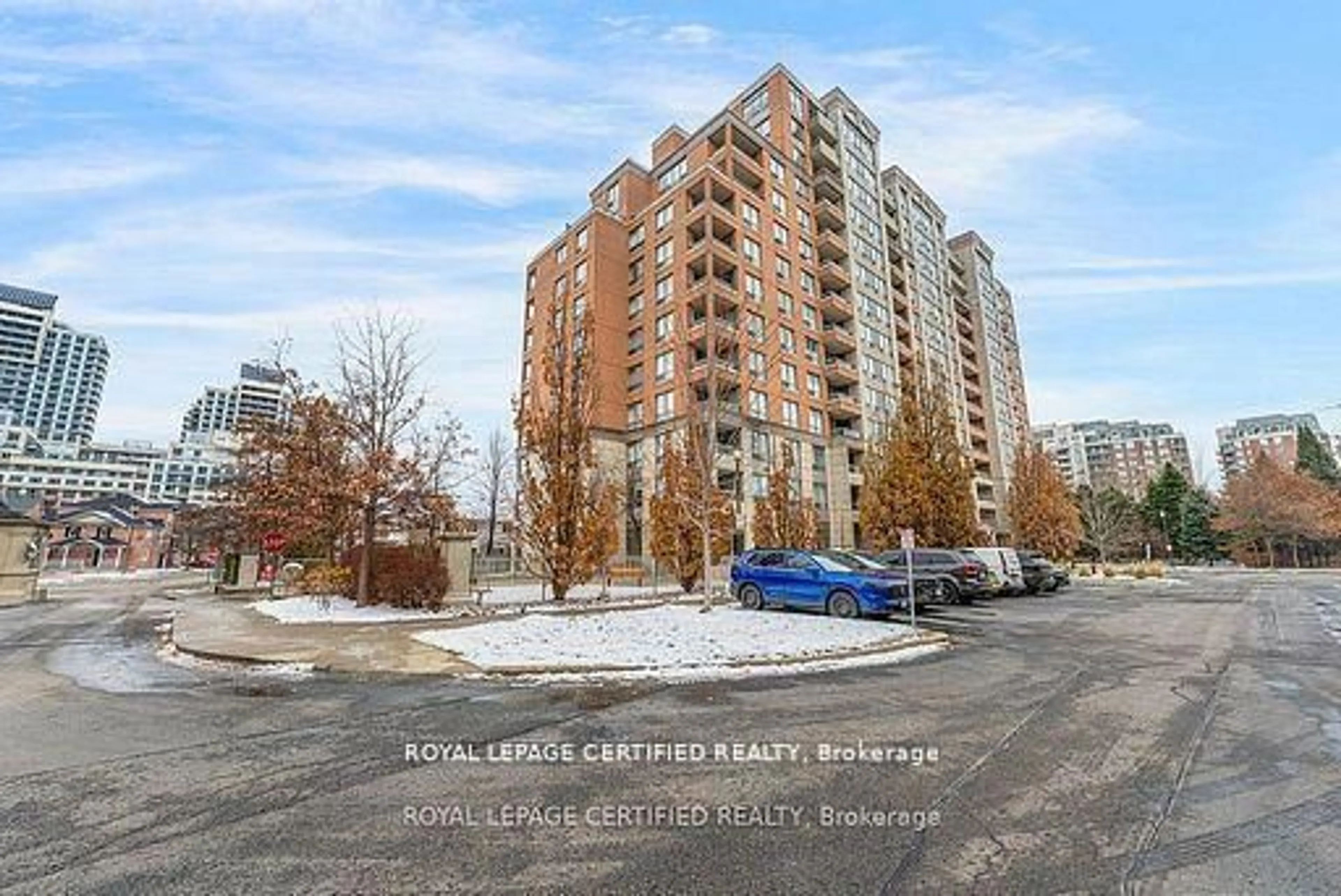 A pic from outside/outdoor area/front of a property/back of a property/a pic from drone, street for 29 Northern Hts #606, Richmond Hill Ontario L4B 4L8