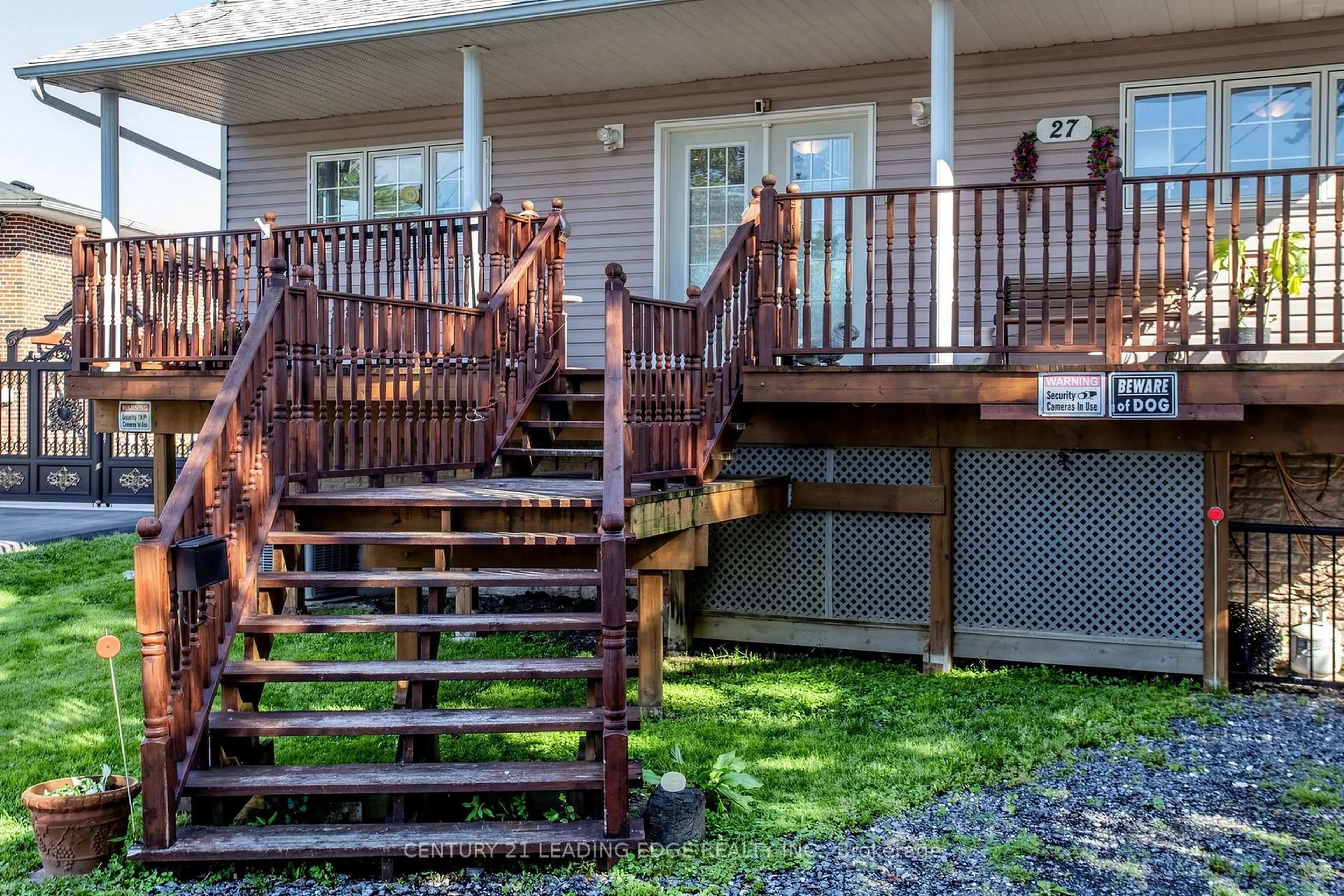 Patio, street for 27 Robert St, Georgina Ontario L4P 1K7