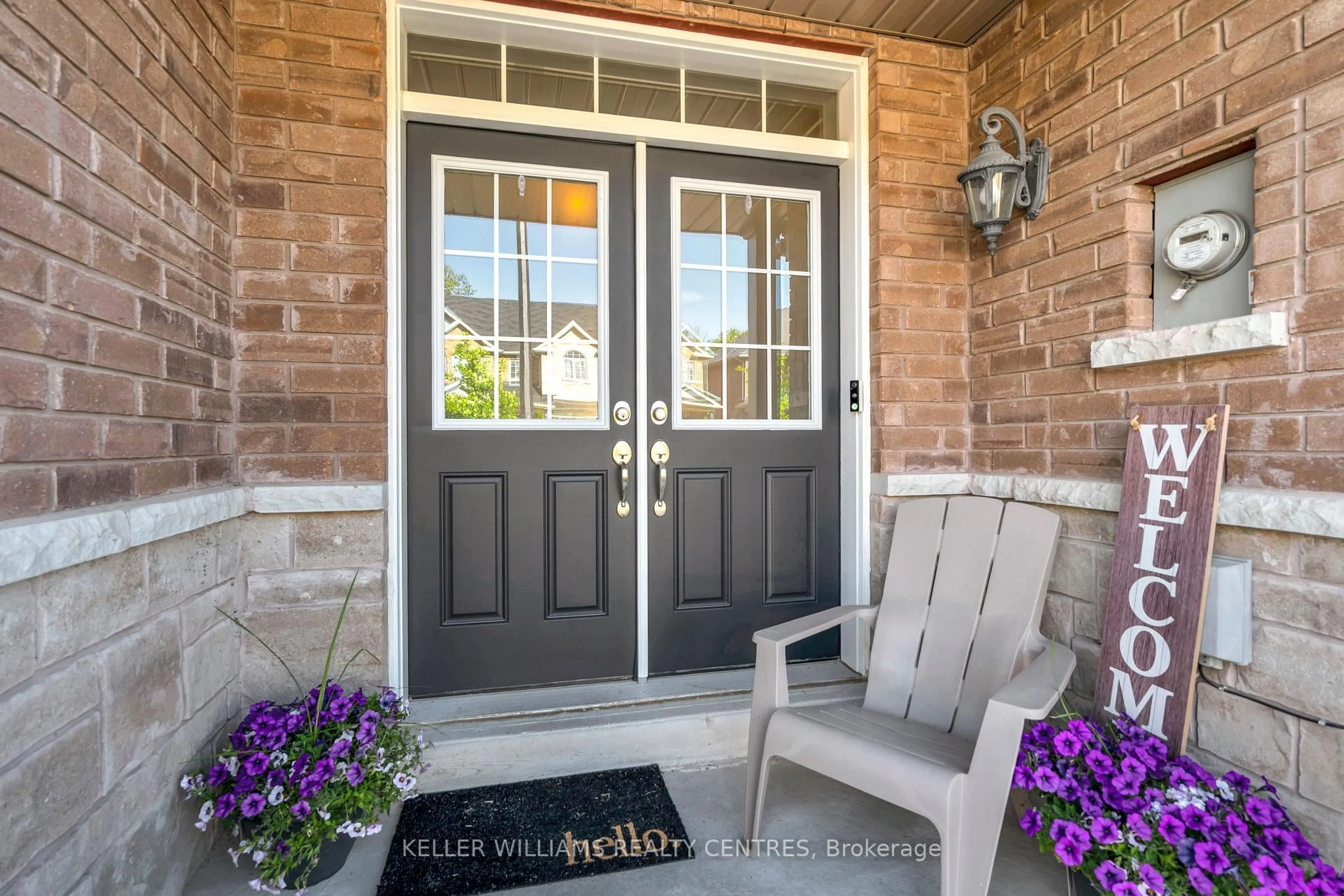 Indoor entryway for 82 Scotia Rd, Georgina Ontario L0E 1R0