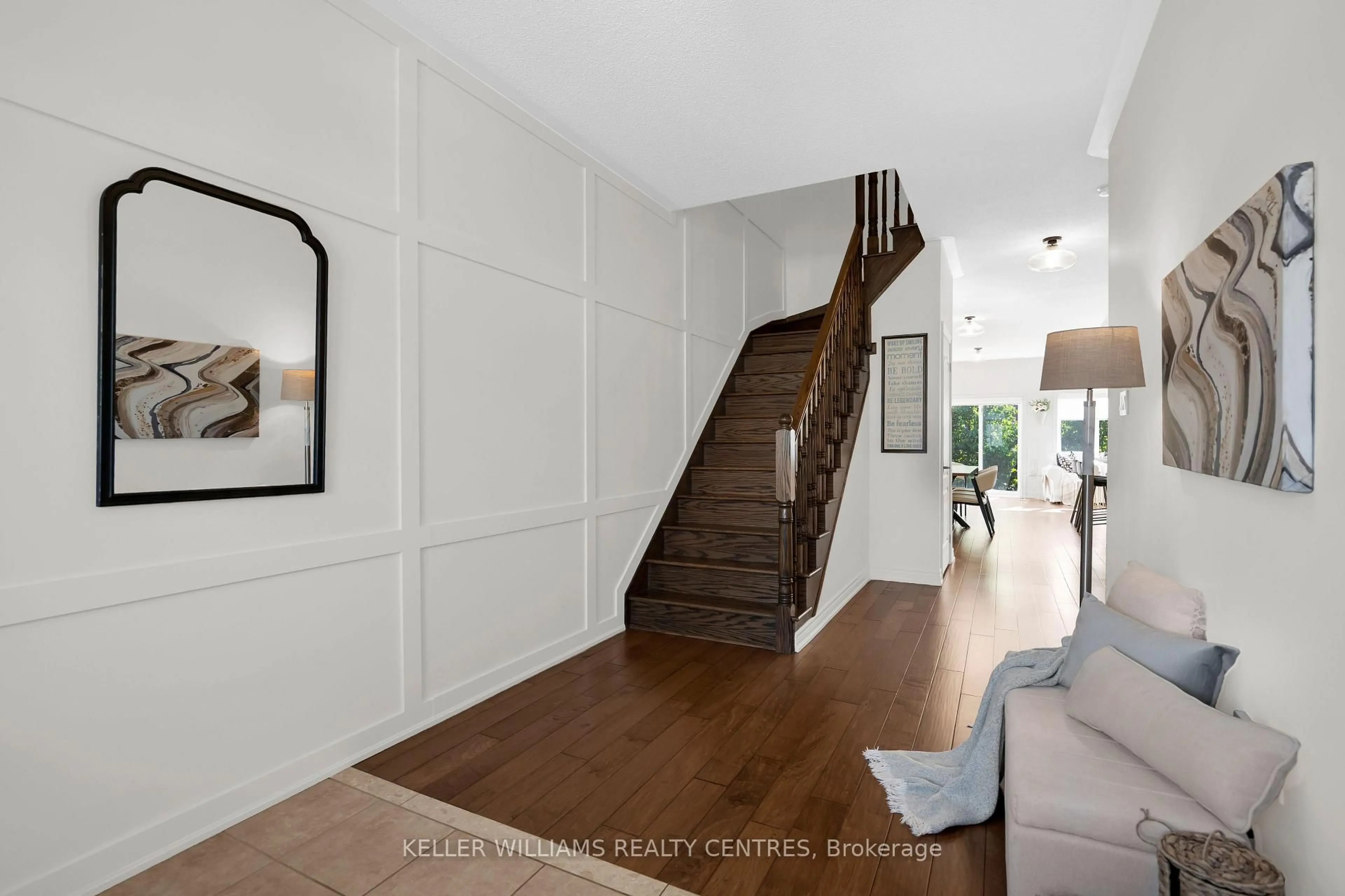 Indoor entryway for 82 Scotia Rd, Georgina Ontario L0E 1R0