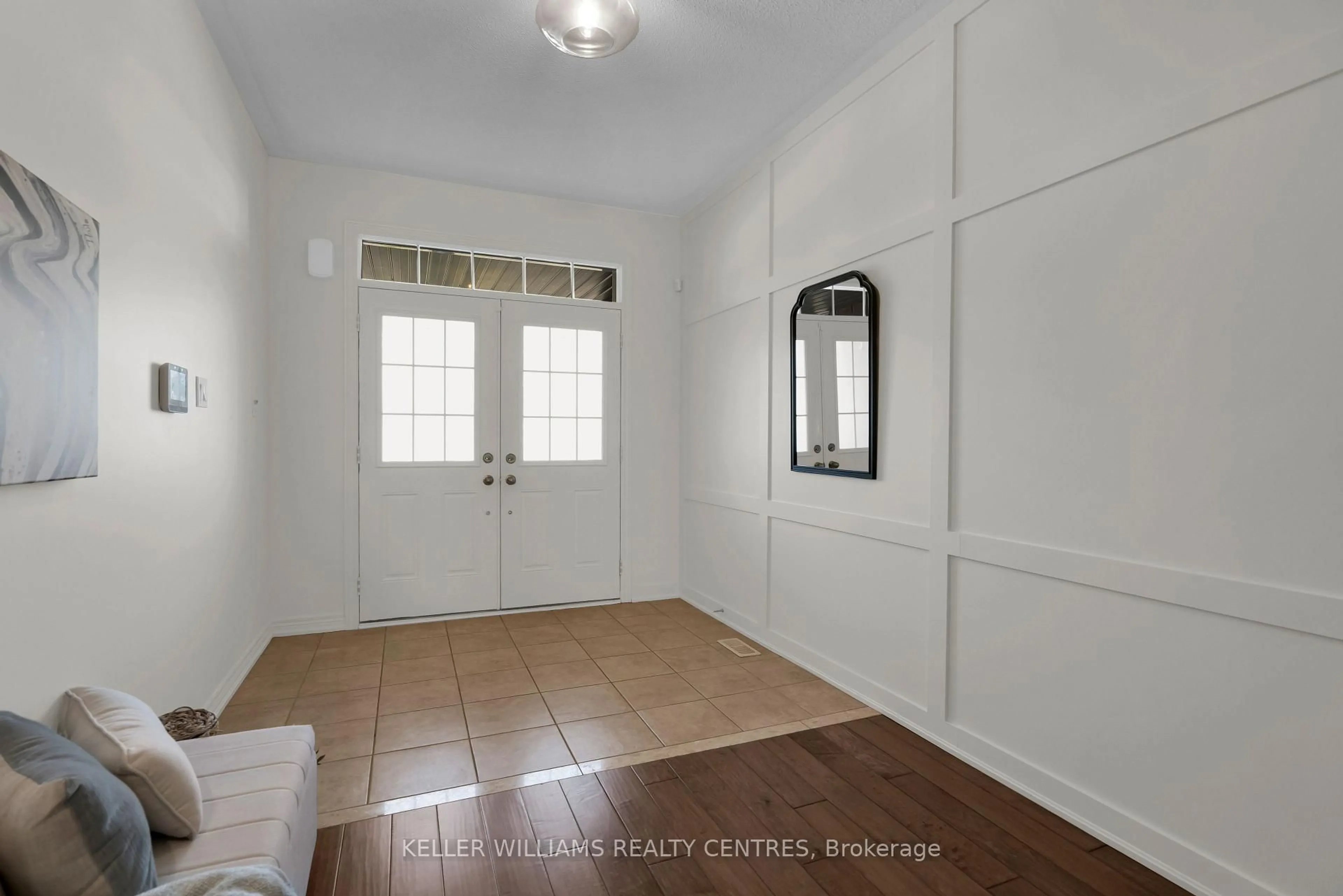 Indoor entryway for 82 Scotia Rd, Georgina Ontario L0E 1R0