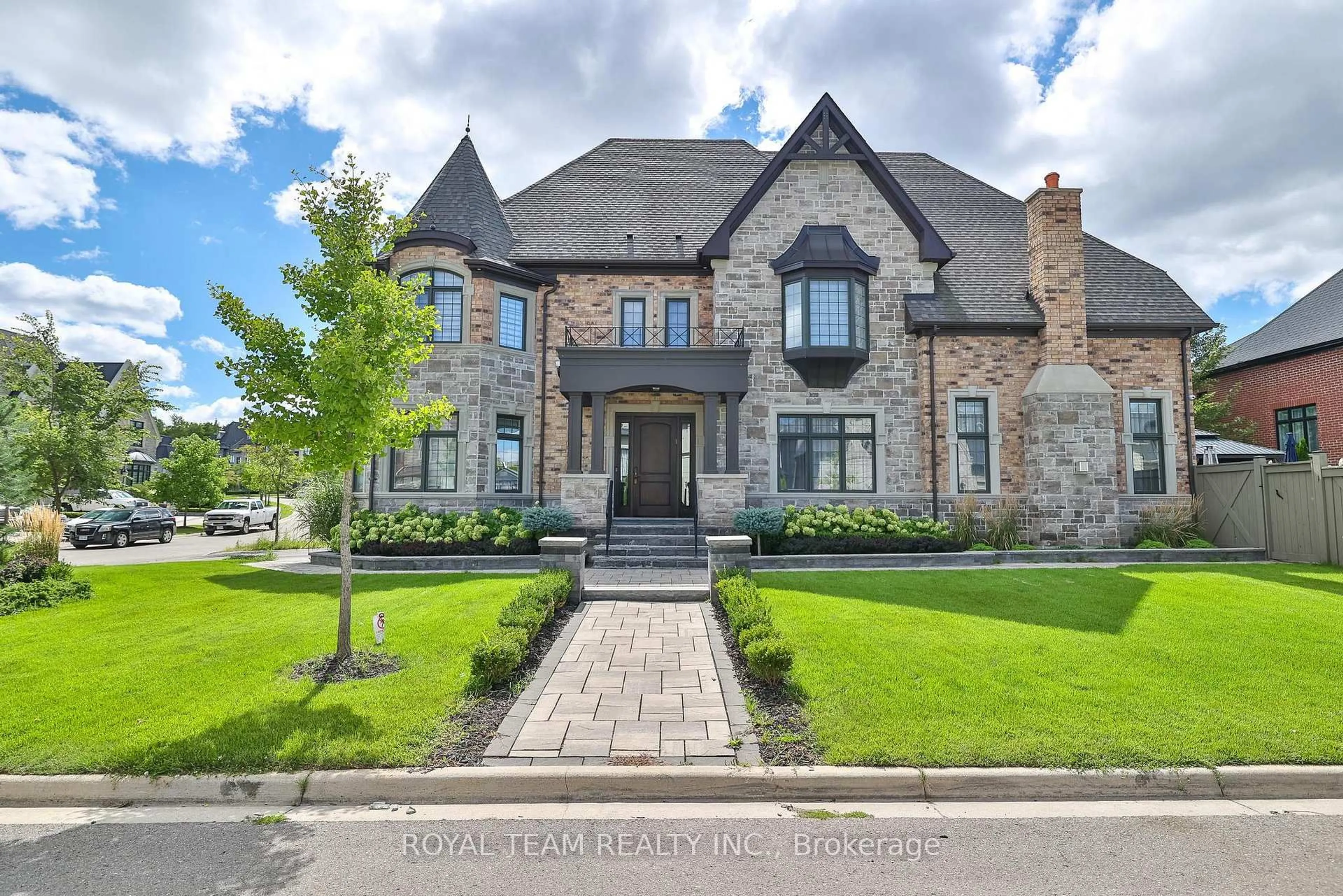 Home with brick exterior material, street for 1 Ria Crt, King Ontario L7B 0B9
