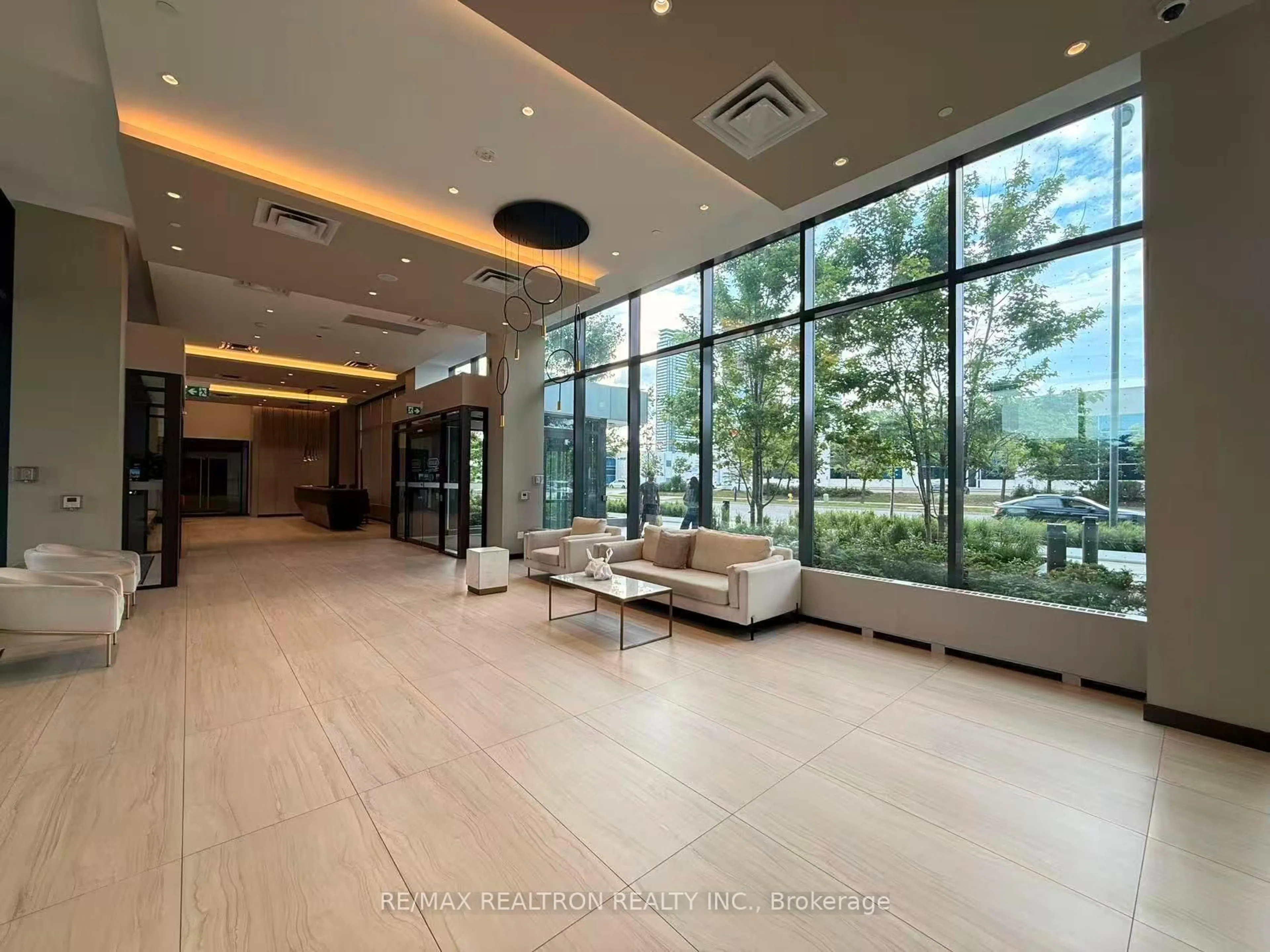 Indoor foyer for 38 Honeycrisp Cres #1611, Vaughan Ontario L4K 0M8
