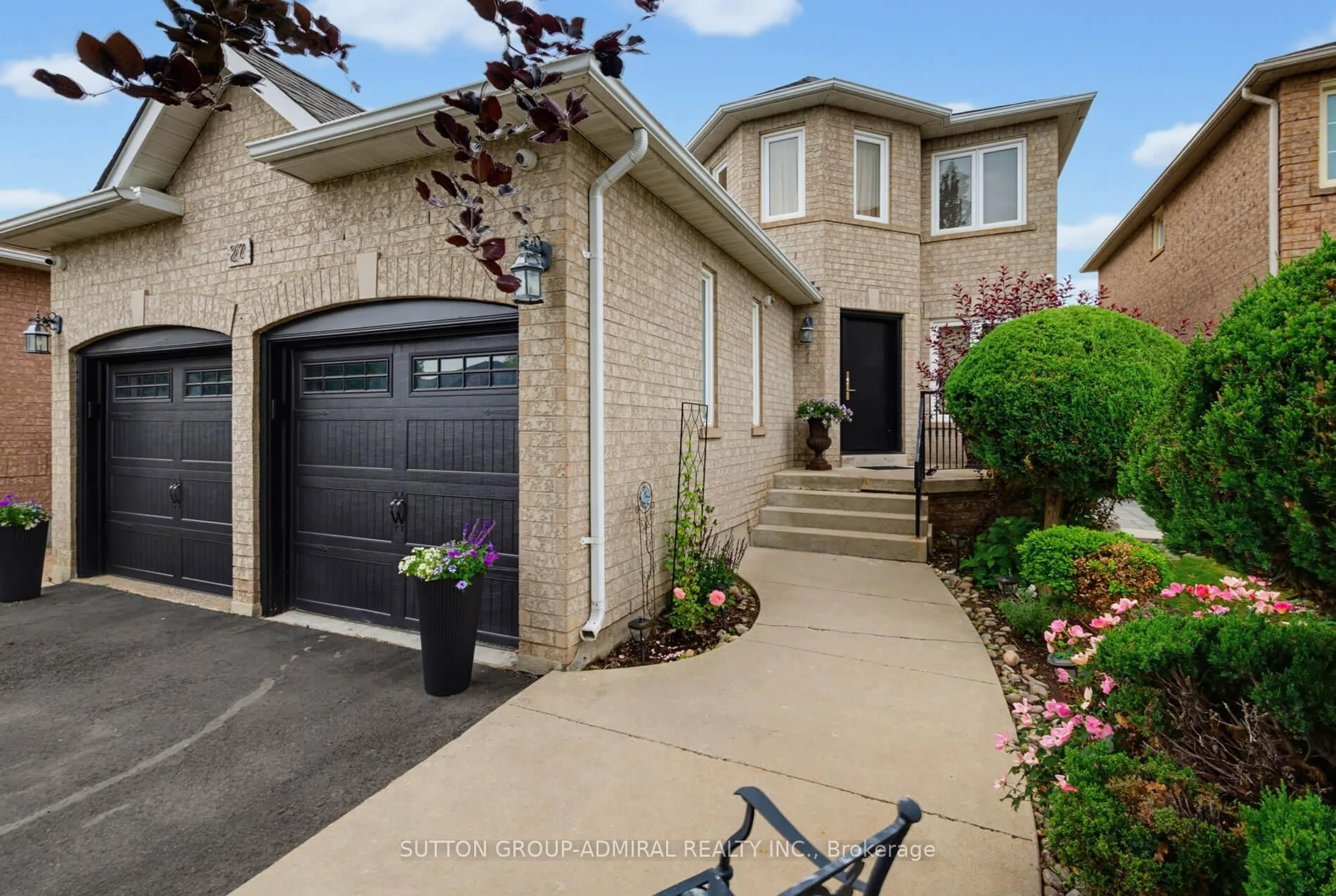 Home with brick exterior material, street for 27 Pine Hollow Cres, Vaughan Ontario L6A 2L6
