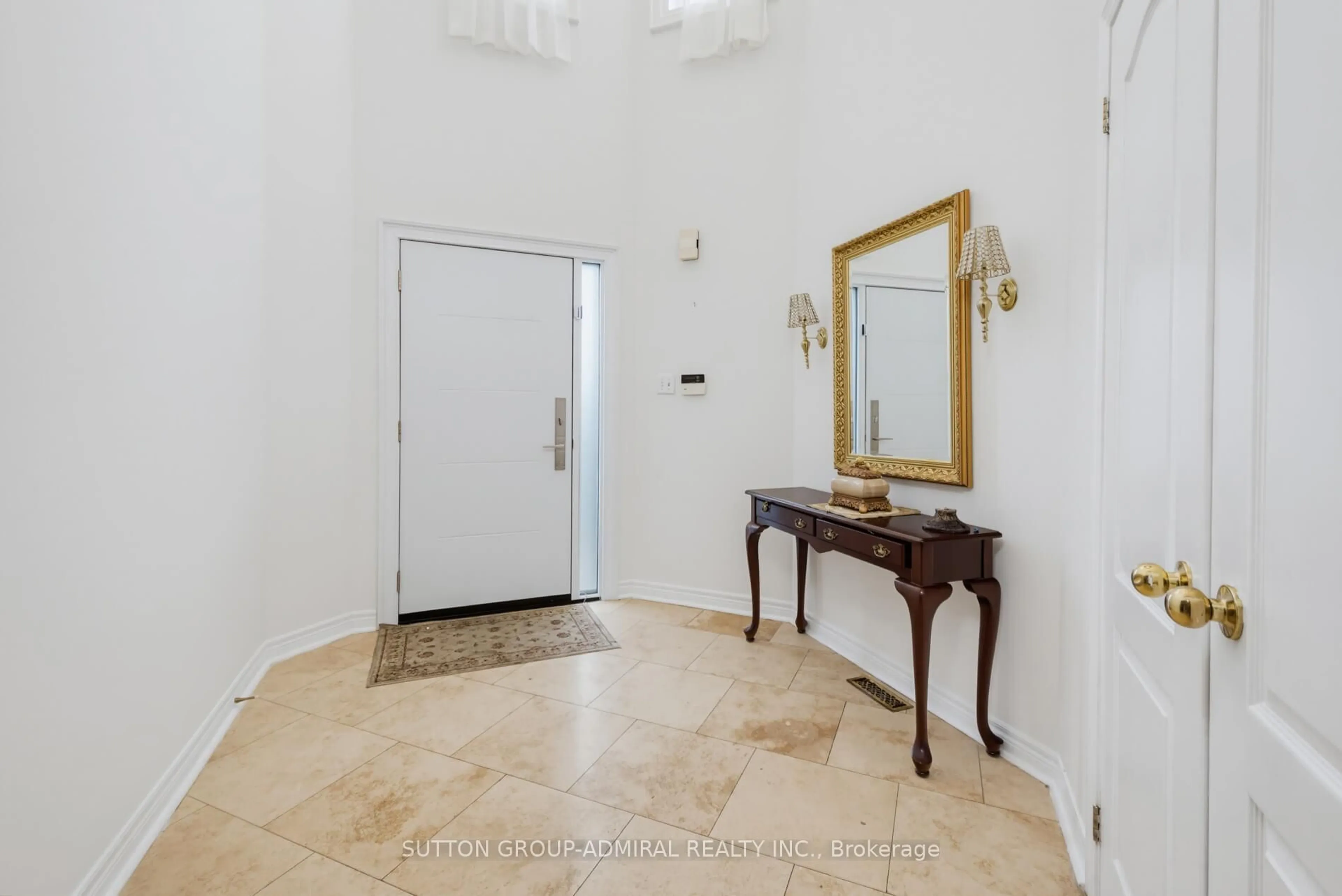 Indoor foyer for 27 Pine Hollow Cres, Vaughan Ontario L6A 2L6