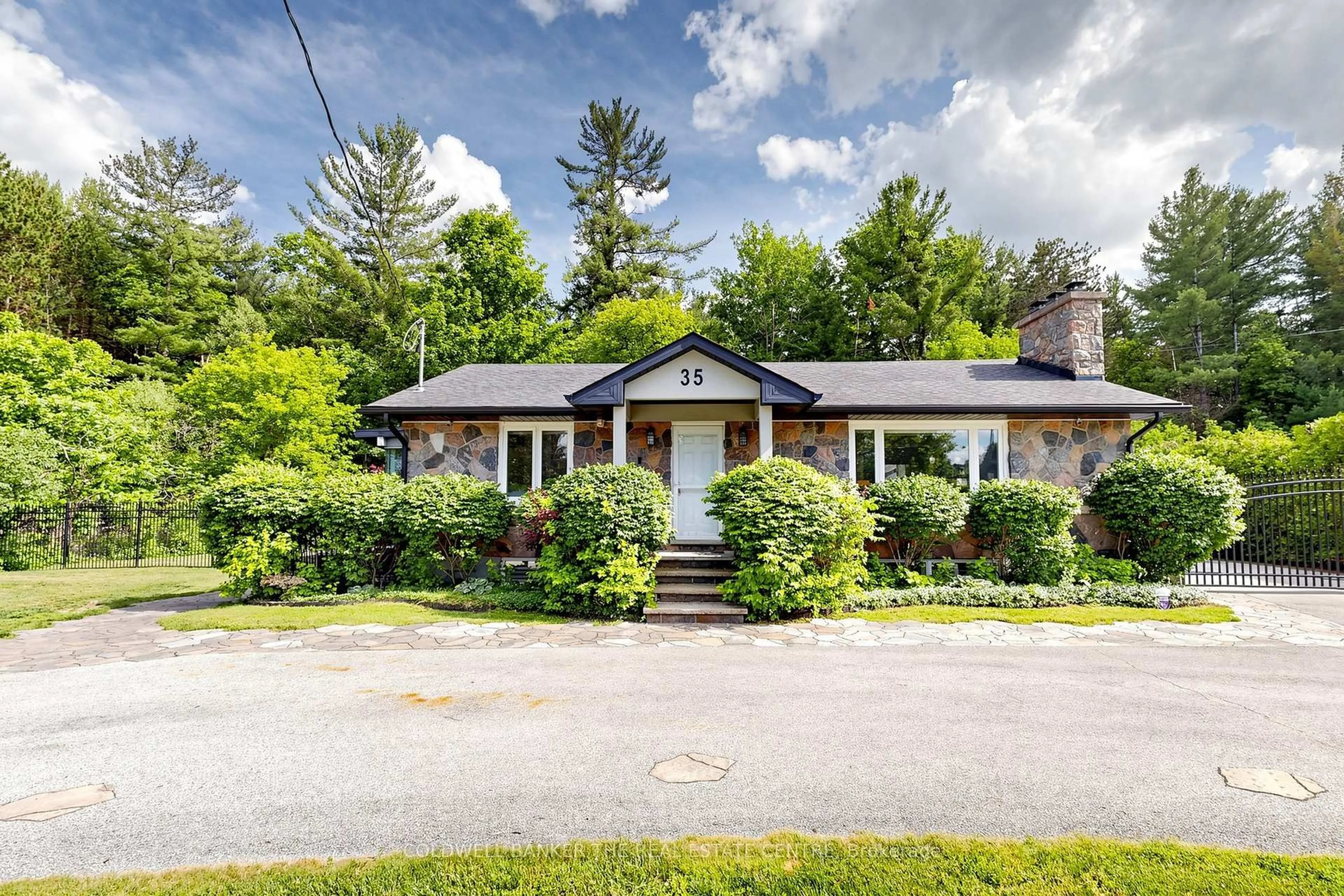 Unknown for 35 Parkside Dr, East Gwillimbury Ontario L9N 1G2