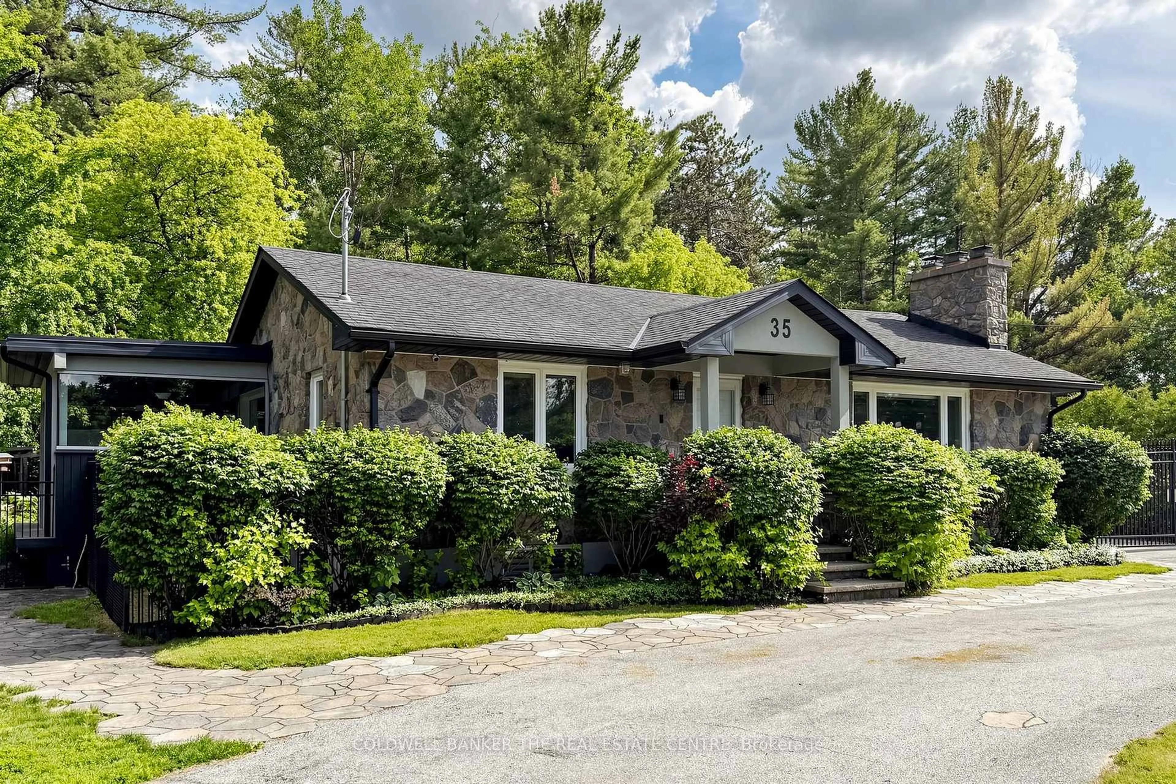 Unknown for 35 Parkside Dr, East Gwillimbury Ontario L9N 1G2