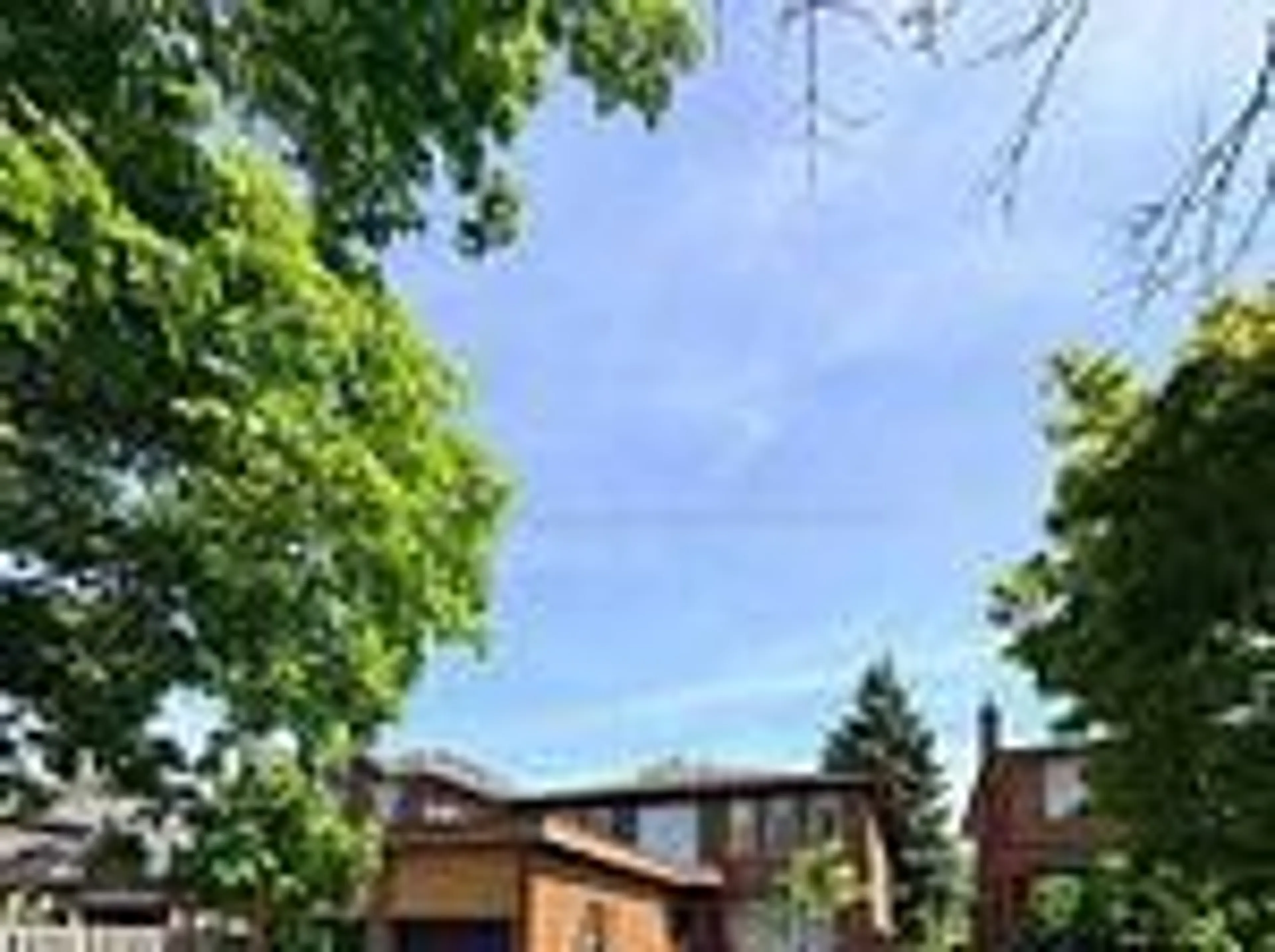 A pic from outside/outdoor area/front of a property/back of a property/a pic from drone, street for 75 Spruce Ave, Richmond Hill Ontario L4C 6V9