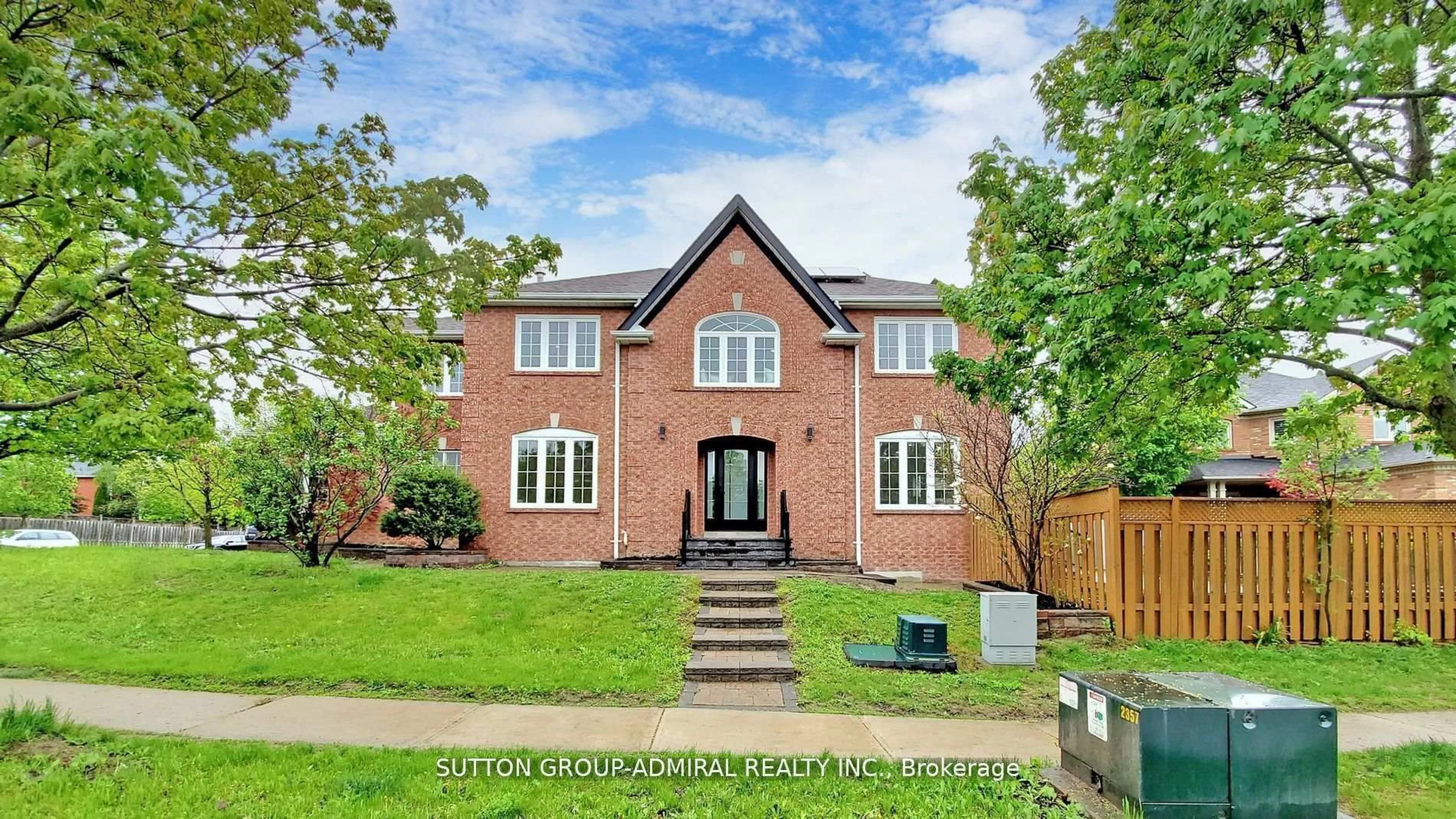 Home with brick exterior material, street for 470 Doubletree Lane, Newmarket Ontario L3X 2E9