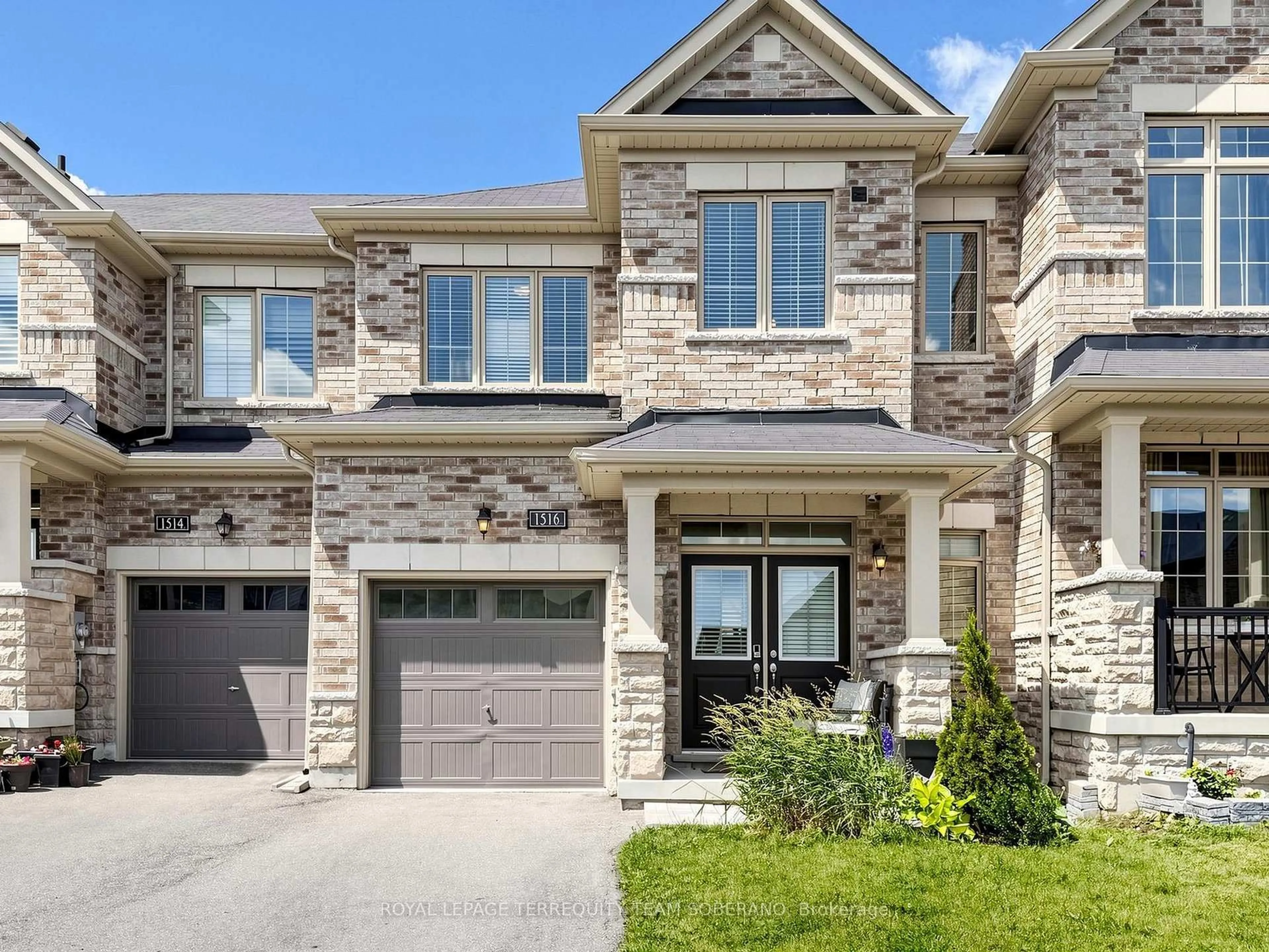 Home with brick exterior material, street for 1516 Farrow Cres, Innisfil Ontario L9S 0L6
