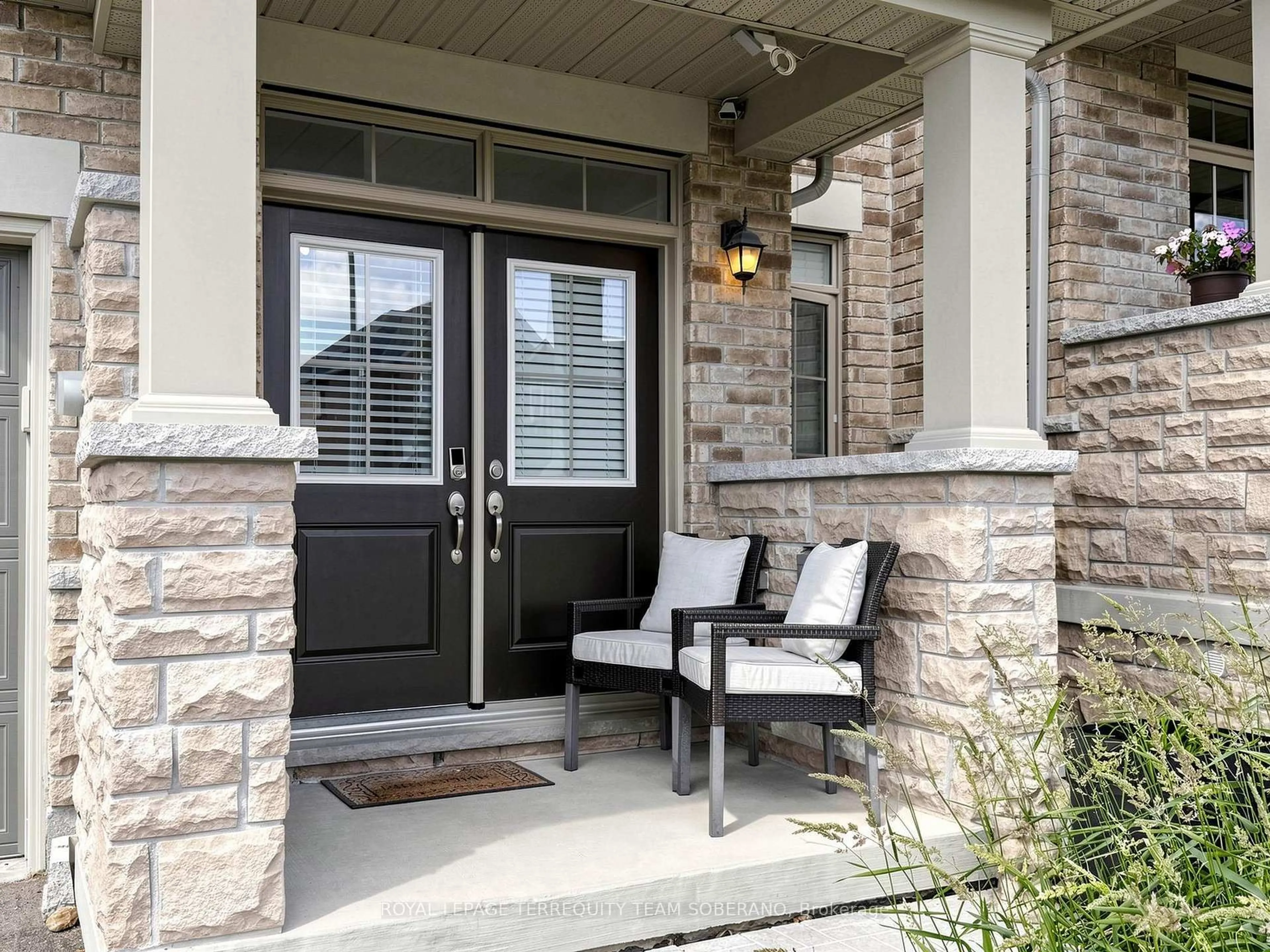 Indoor entryway for 1516 Farrow Cres, Innisfil Ontario L9S 0L6