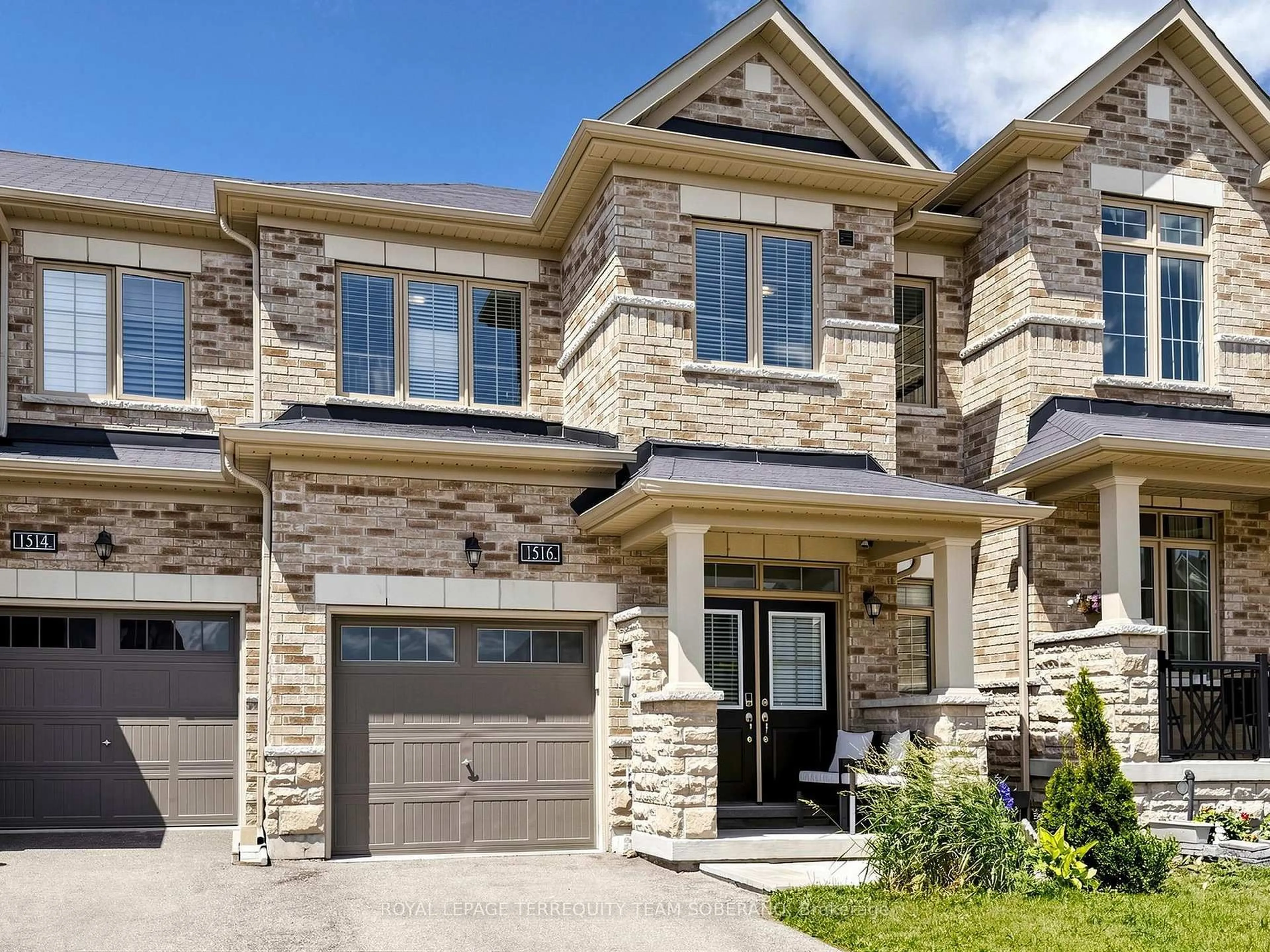 Home with brick exterior material, street for 1516 Farrow Cres, Innisfil Ontario L9S 0L6