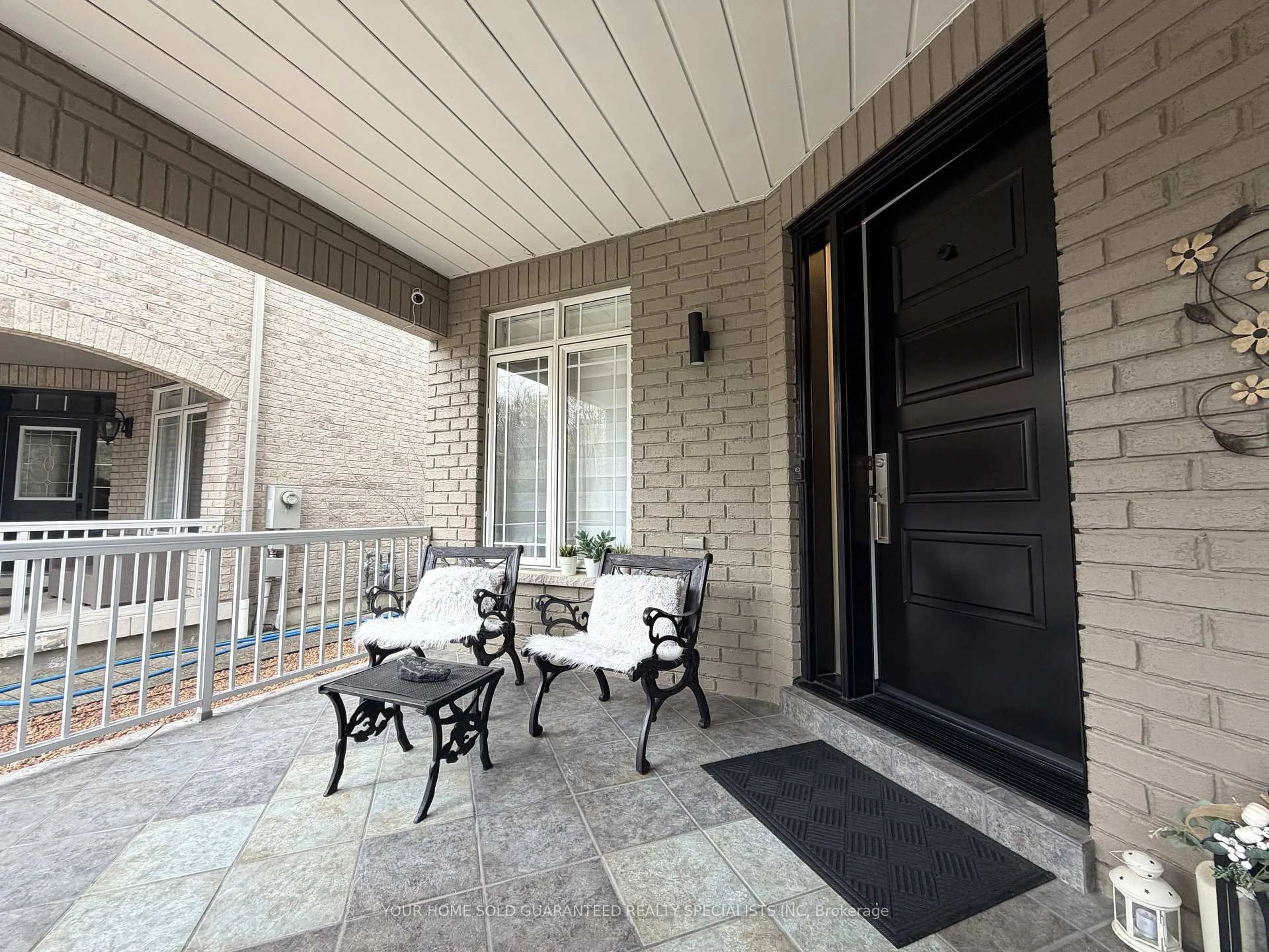 Patio, street for 107 Bel Canto Cres, Richmond Hill Ontario L4E 4H4