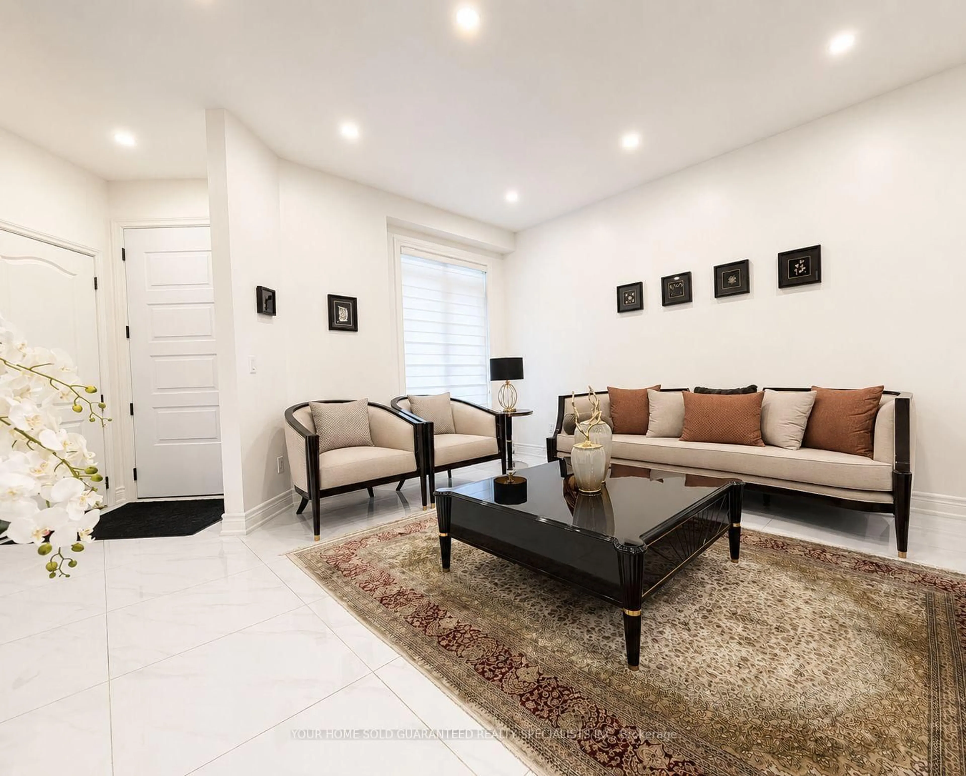 Living room with furniture, ceramic/tile floor for 107 Bel Canto Cres, Richmond Hill Ontario L4E 4H4