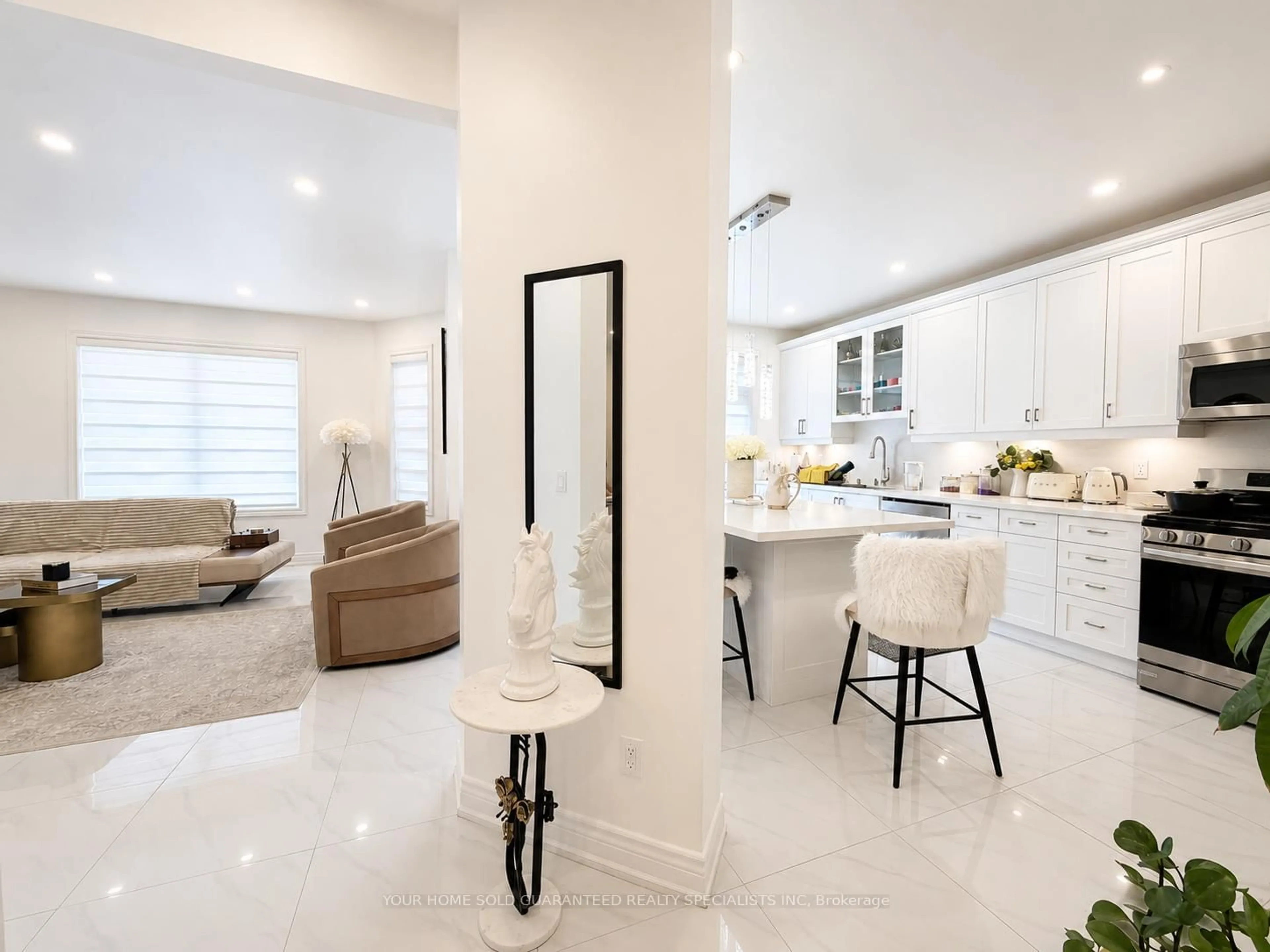 Open concept kitchen, ceramic/tile floor for 107 Bel Canto Cres, Richmond Hill Ontario L4E 4H4