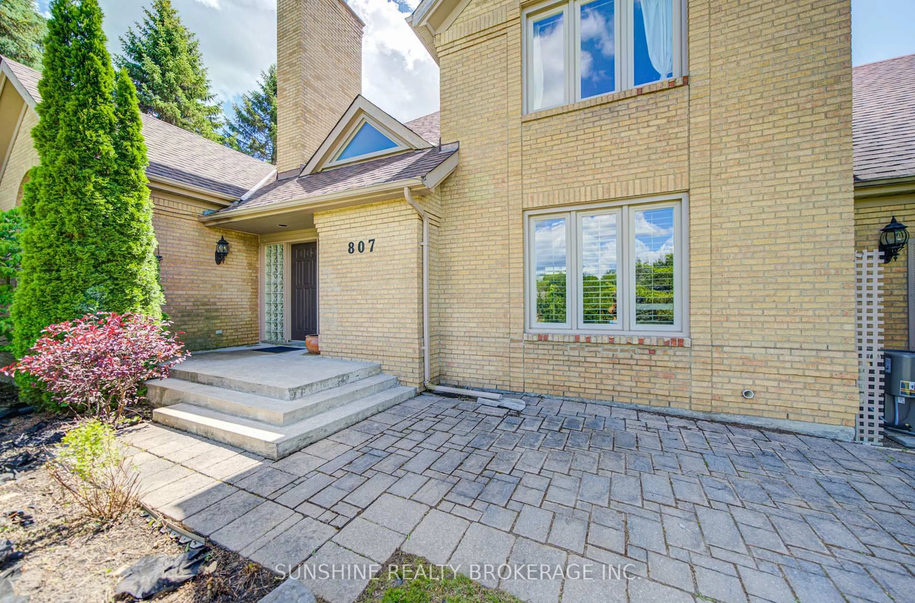 Home with brick exterior material, street for 807 Woodland Acres Cres, Vaughan Ontario L6A 1G2