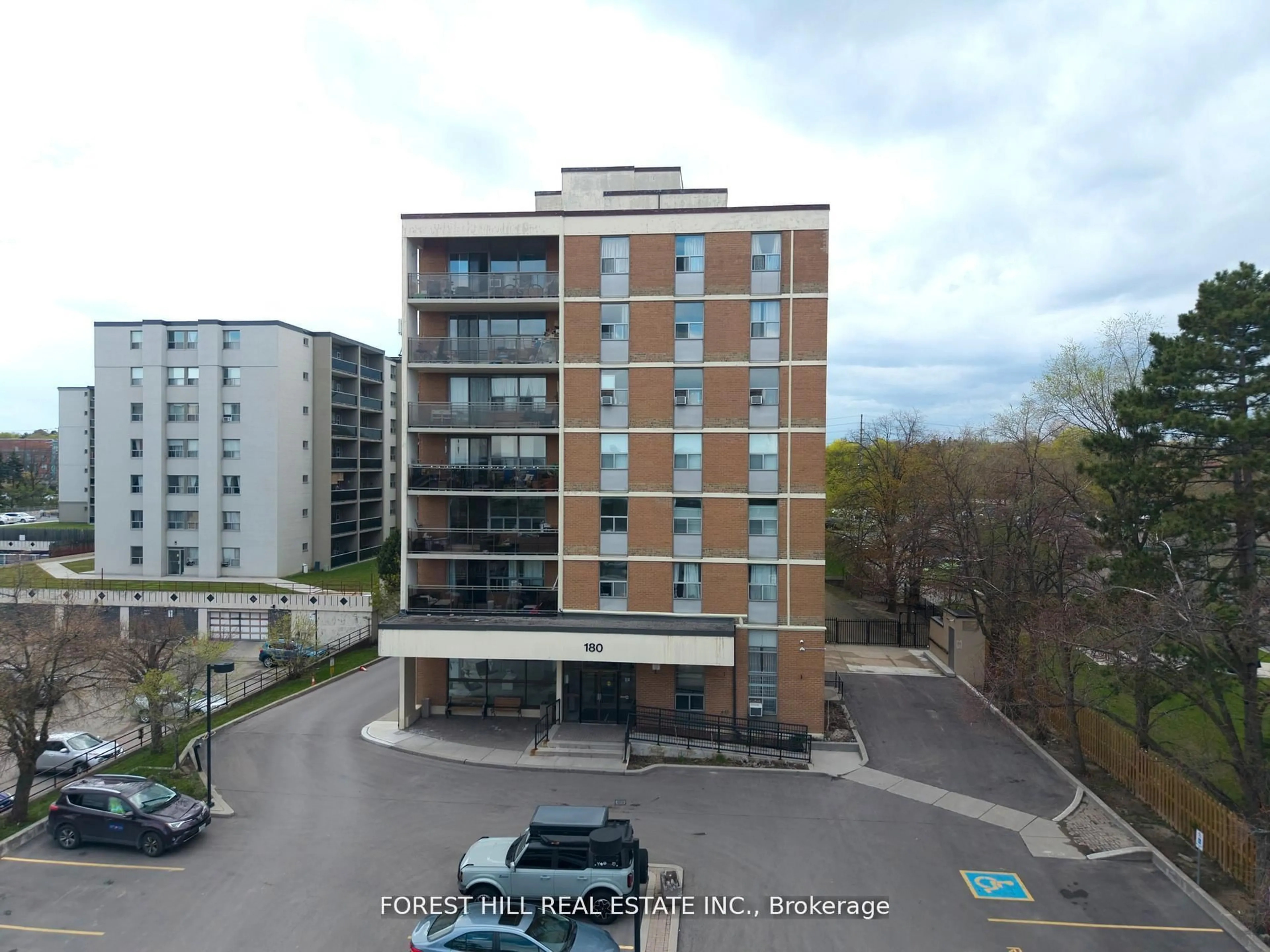 A pic from outside/outdoor area/front of a property/back of a property/a pic from drone, city buildings view from balcony for 180 DUDLEY Ave #302, Markham Ontario L3T 4X2