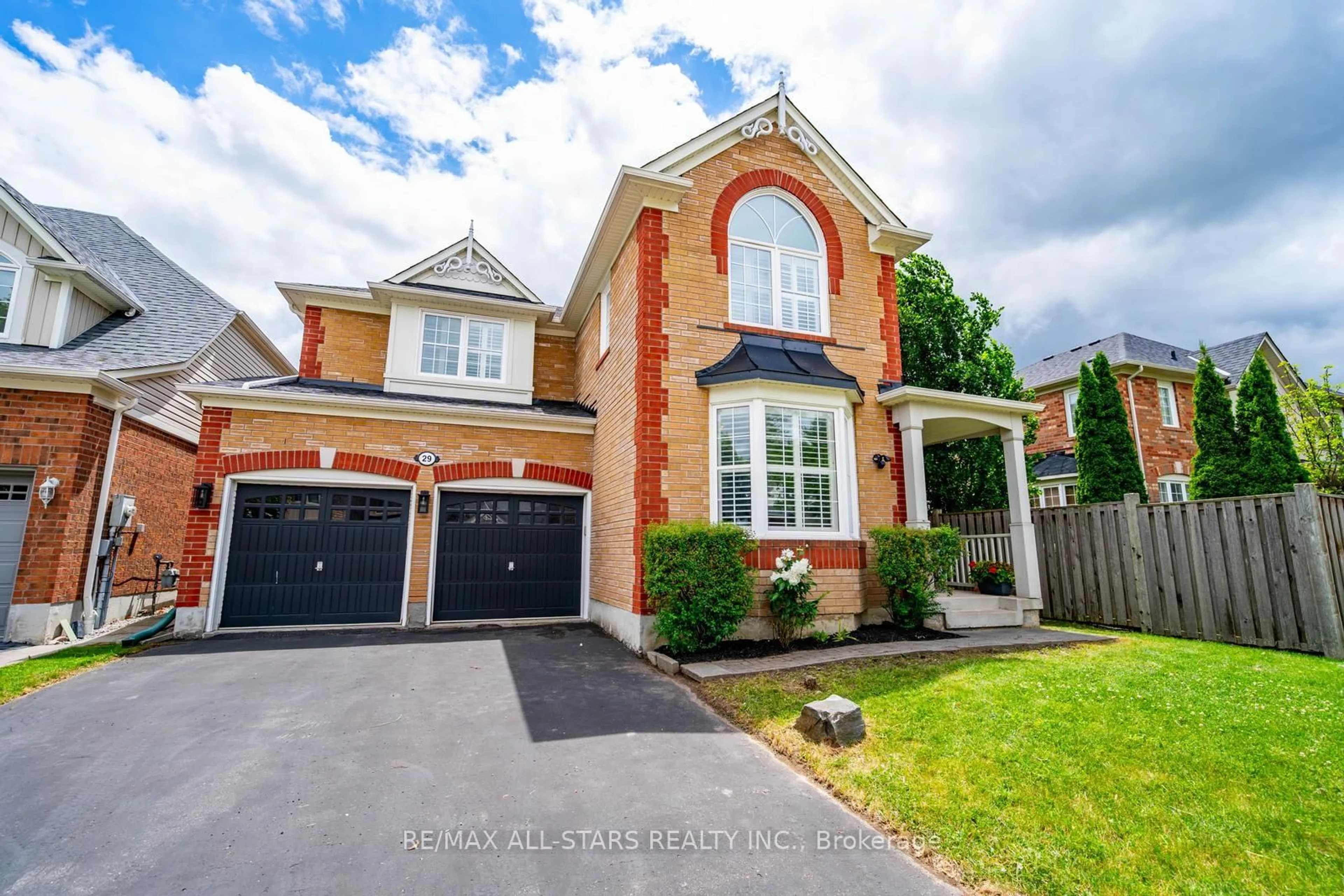 Home with brick exterior material, street for 29 Little Rouge Circ, Whitchurch-Stouffville Ontario L4A 0G2