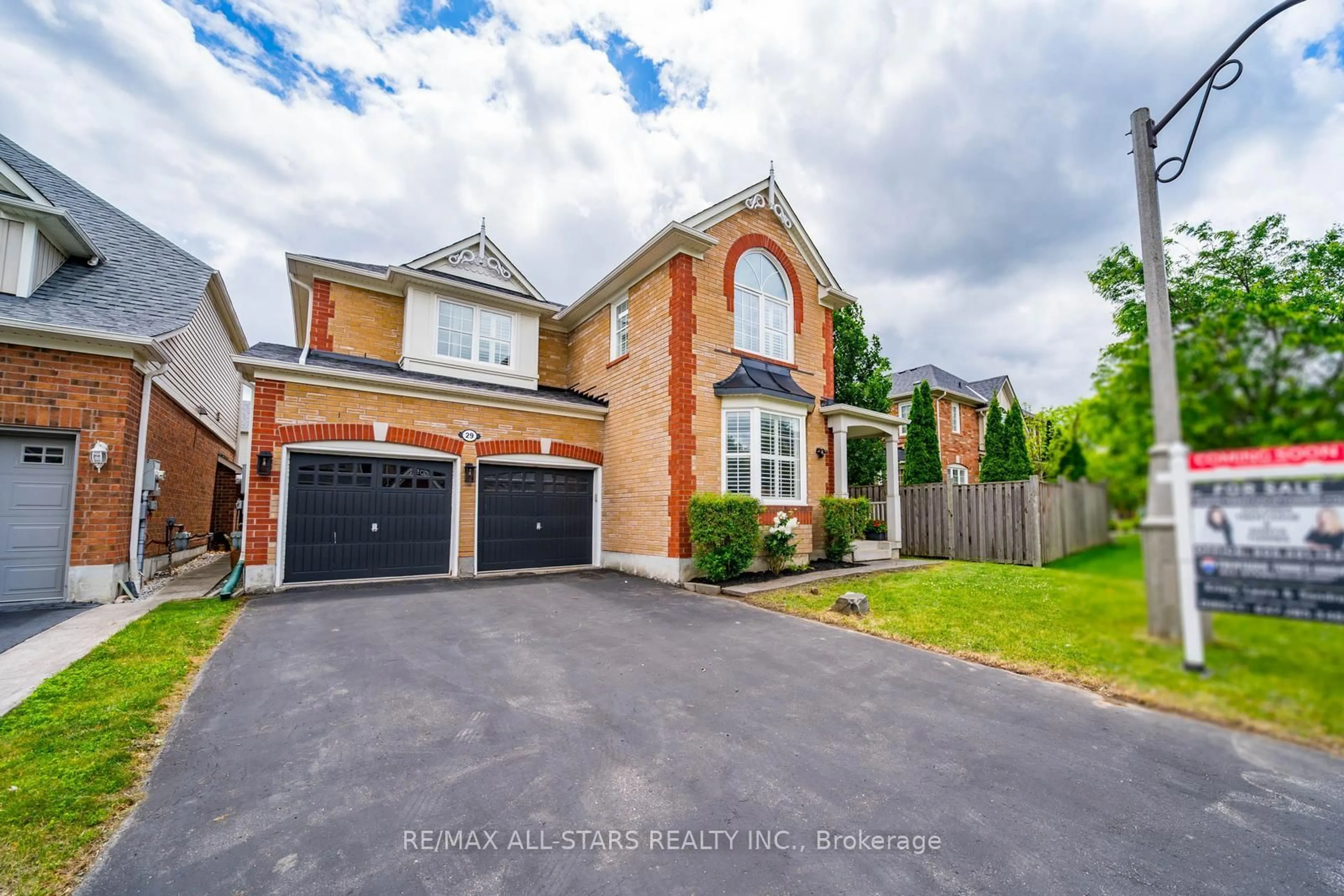 Home with brick exterior material, street for 29 Little Rouge Circ, Whitchurch-Stouffville Ontario L4A 0G2
