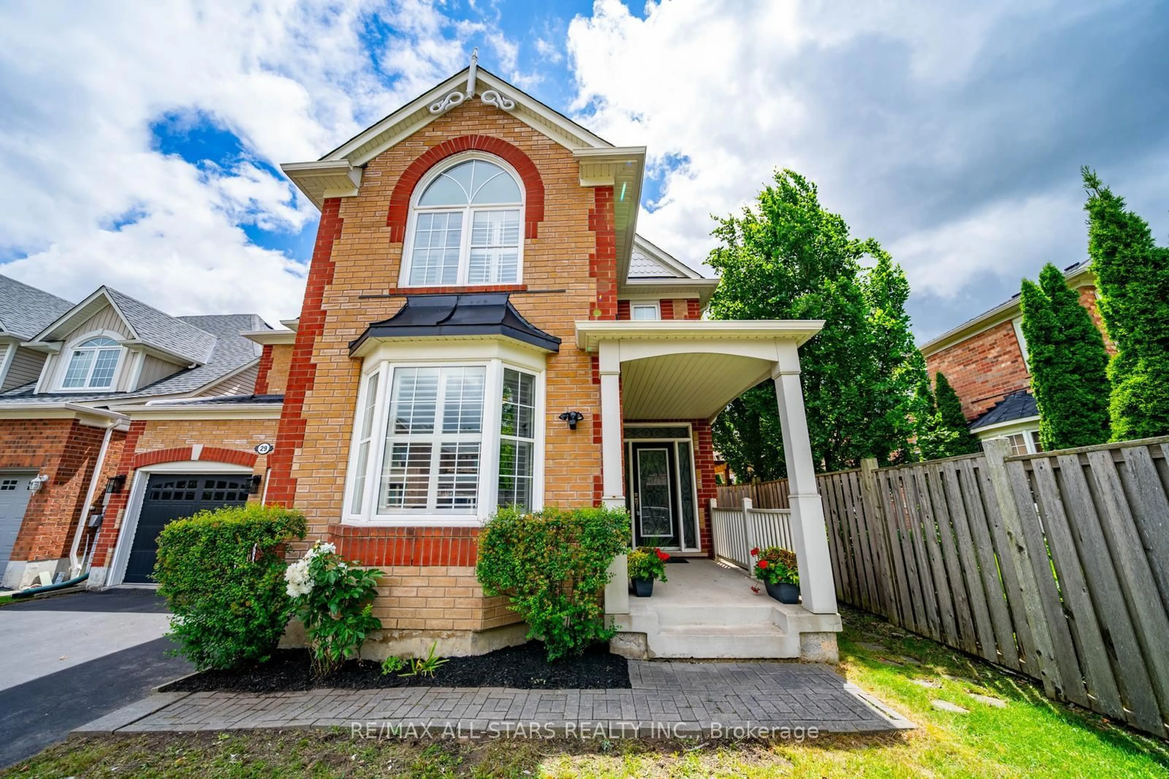 Home with brick exterior material, street for 29 Little Rouge Circ, Whitchurch-Stouffville Ontario L4A 0G2