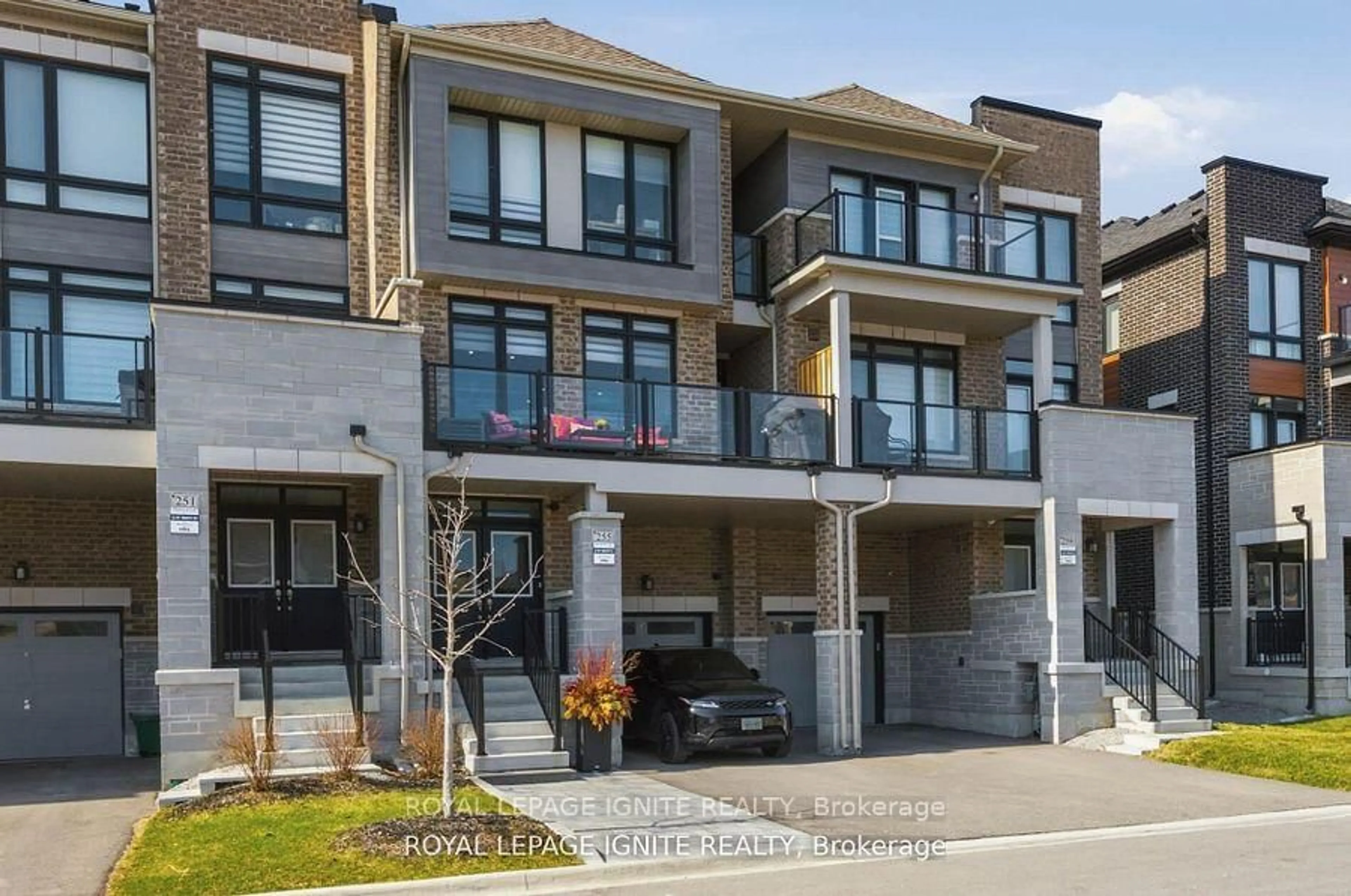 Unknown for 255 Moody Dr, Vaughan Ontario L4H 5G2