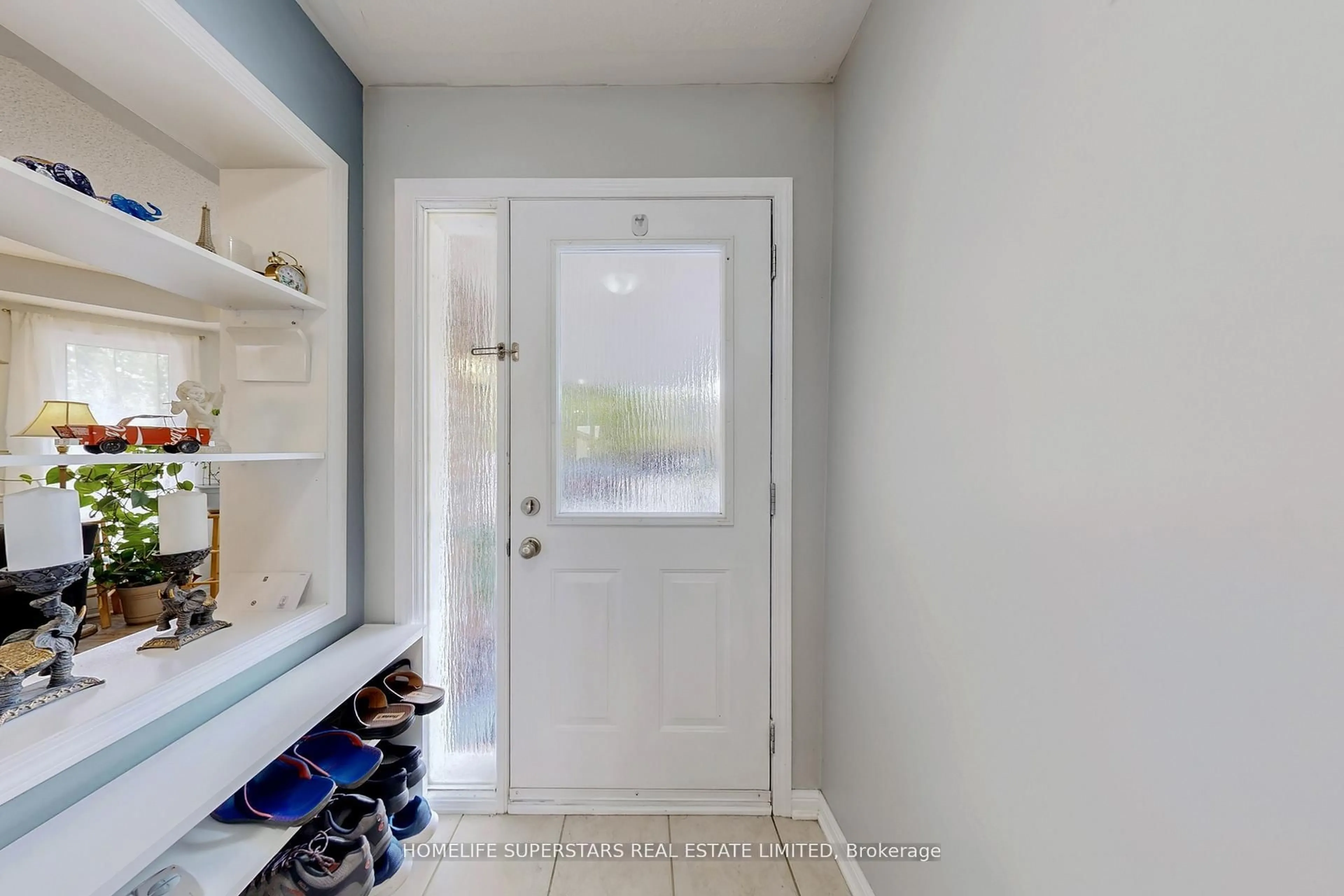 Indoor entryway for 68 Nunn Cres, New Tecumseth Ontario L9R 0C6