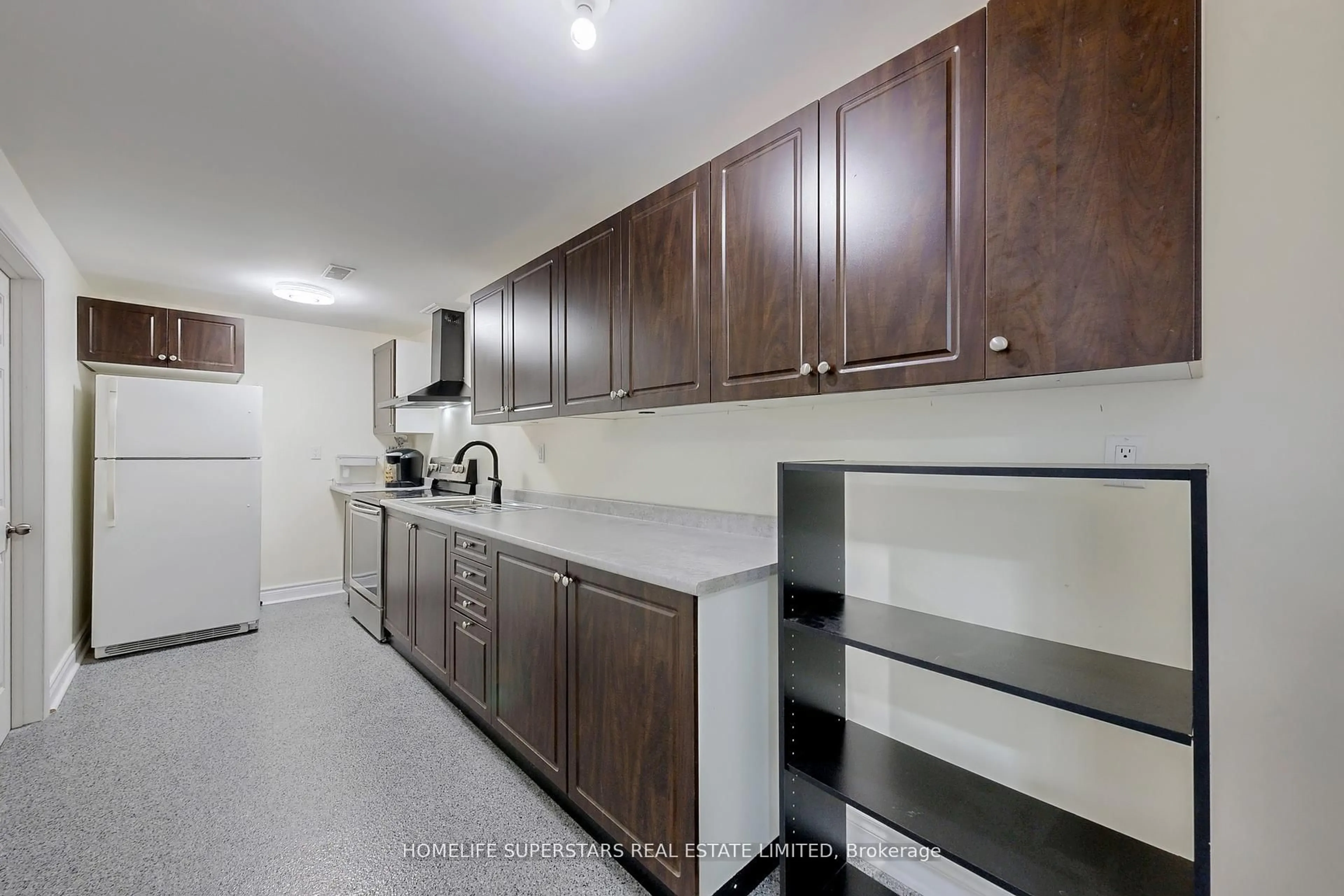 Standard kitchen, unknown for 68 Nunn Cres, New Tecumseth Ontario L9R 0C6