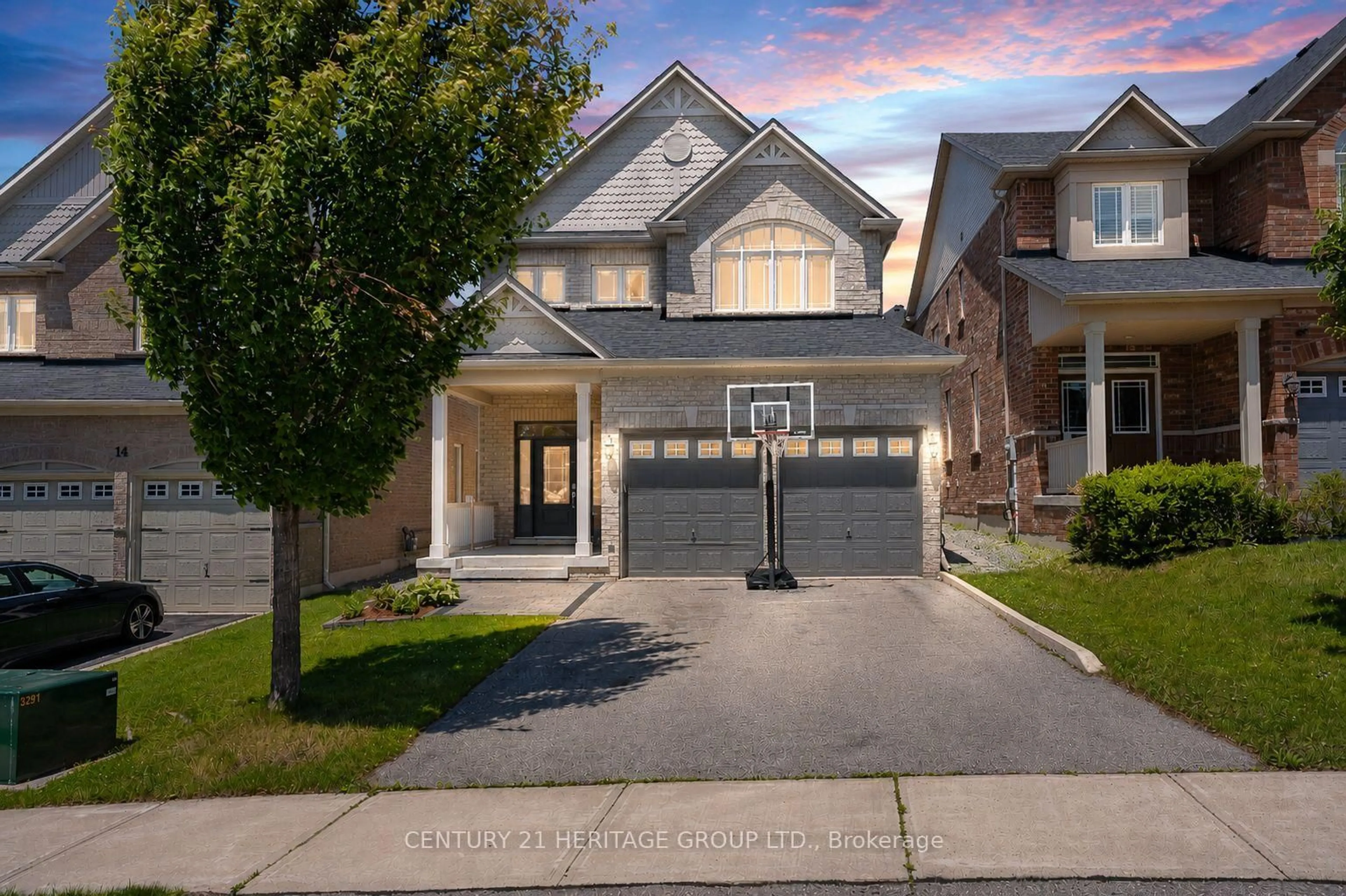 Home with brick exterior material, street for 16 Harvest Hills Blvd, Newmarket Ontario L9N 0A5