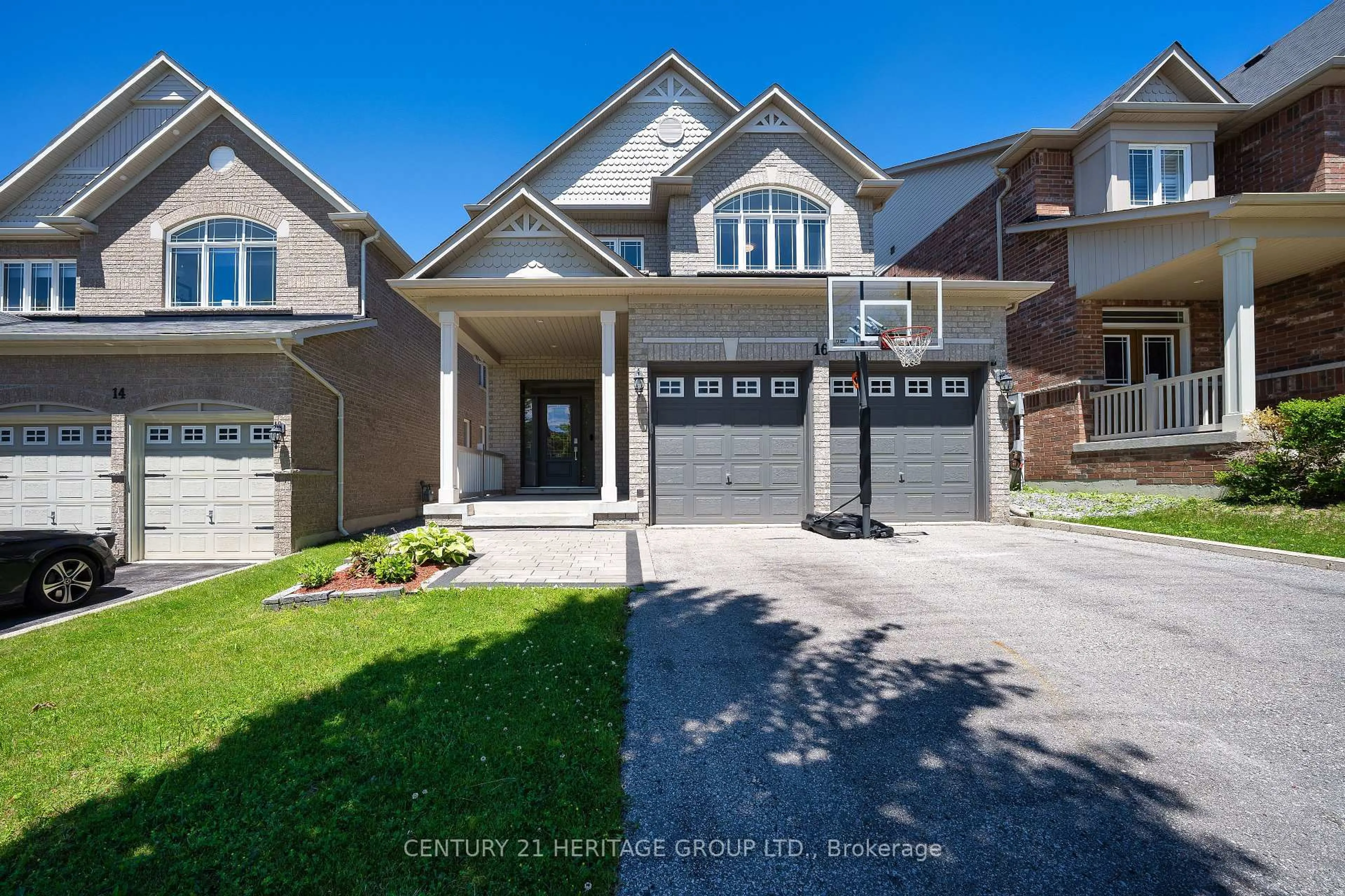 Home with brick exterior material, street for 16 Harvest Hills Blvd, Newmarket Ontario L9N 0A5